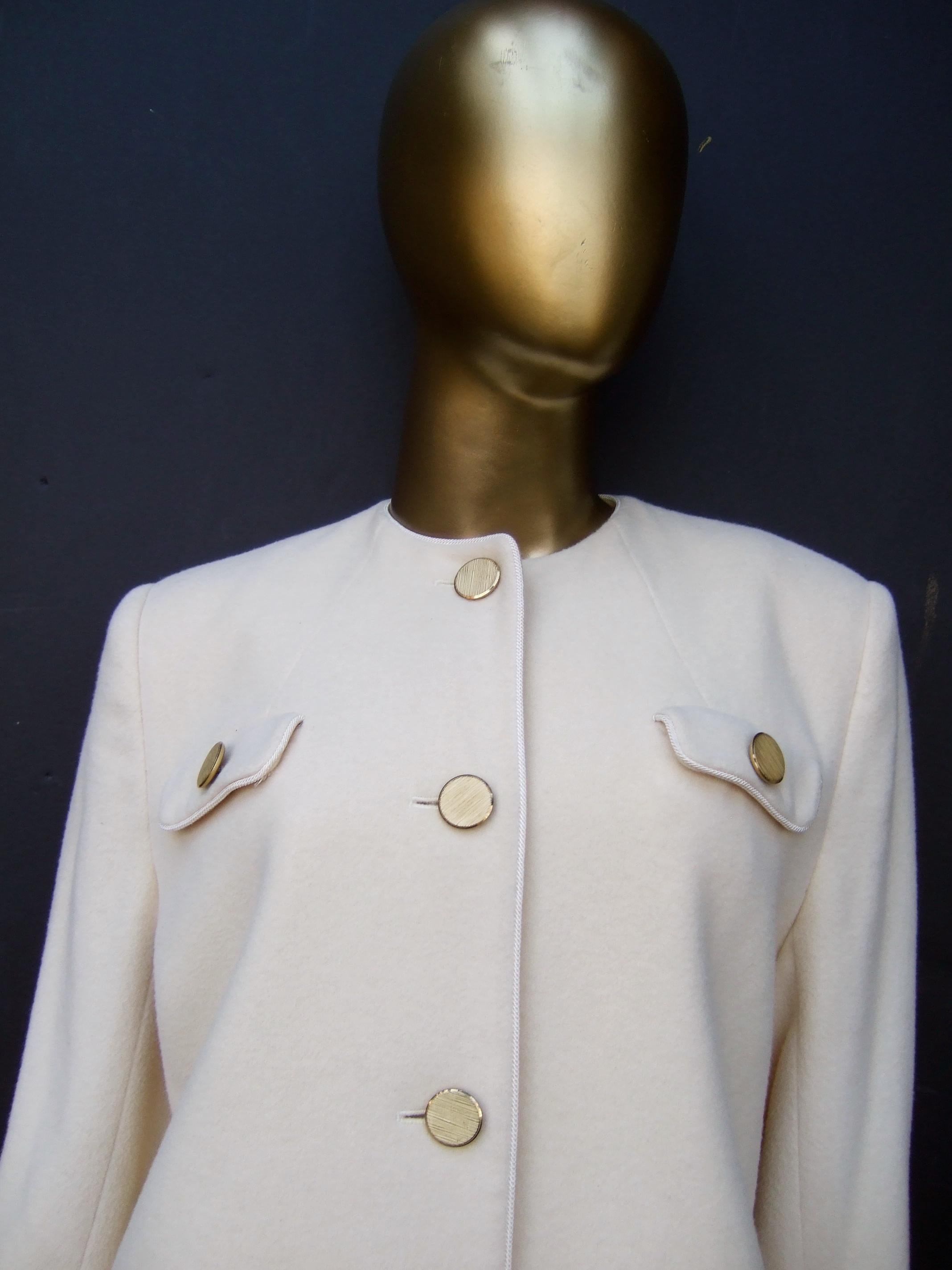 Luxurious Cashmere Creme Winter White Coat by Montaldo's c 1970s  In Good Condition For Sale In University City, MO