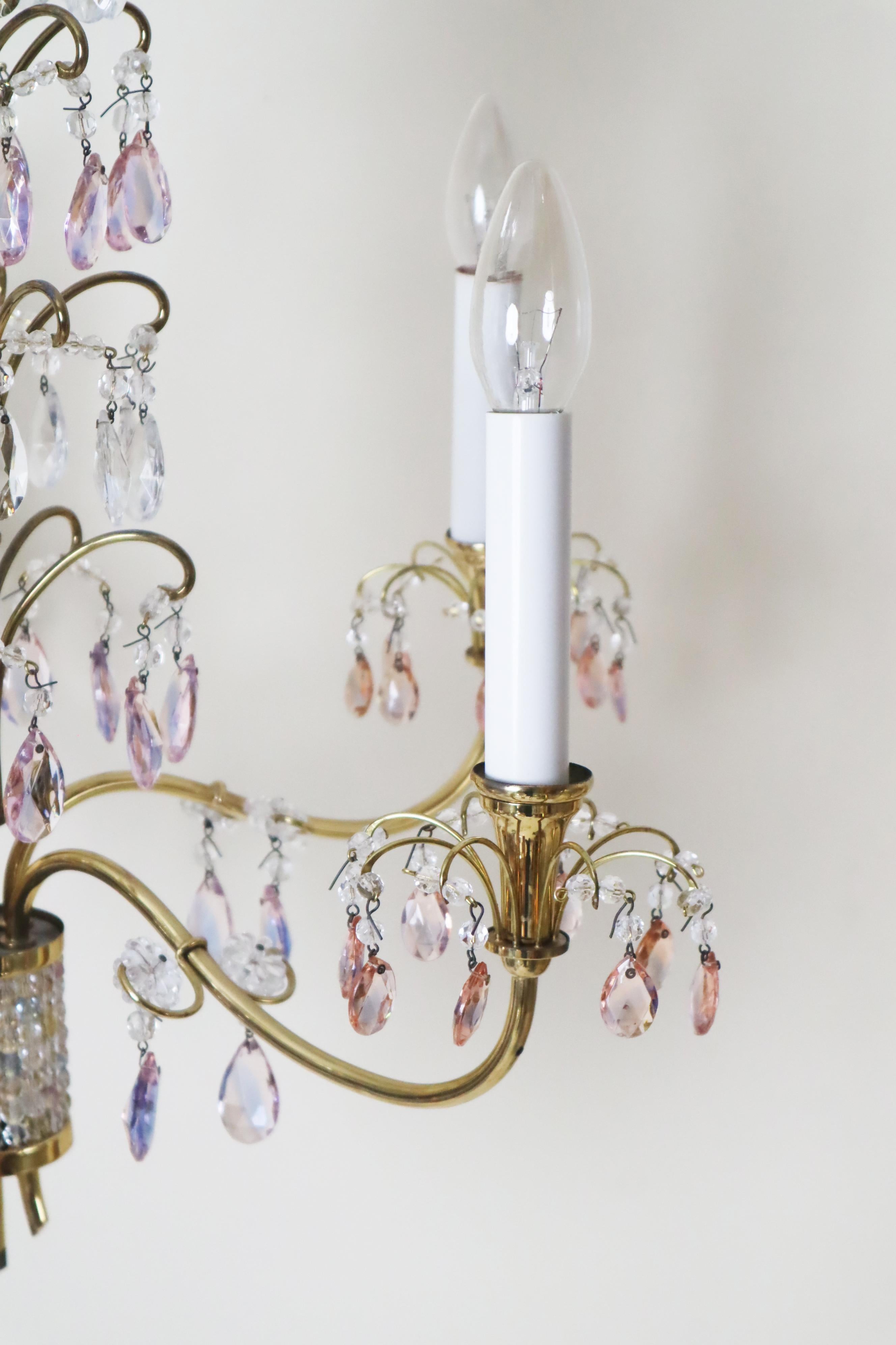 Lussuoso lampadario con cristalli rosa e viola e sfere di cristallo colorate di Palwa in vendita 2