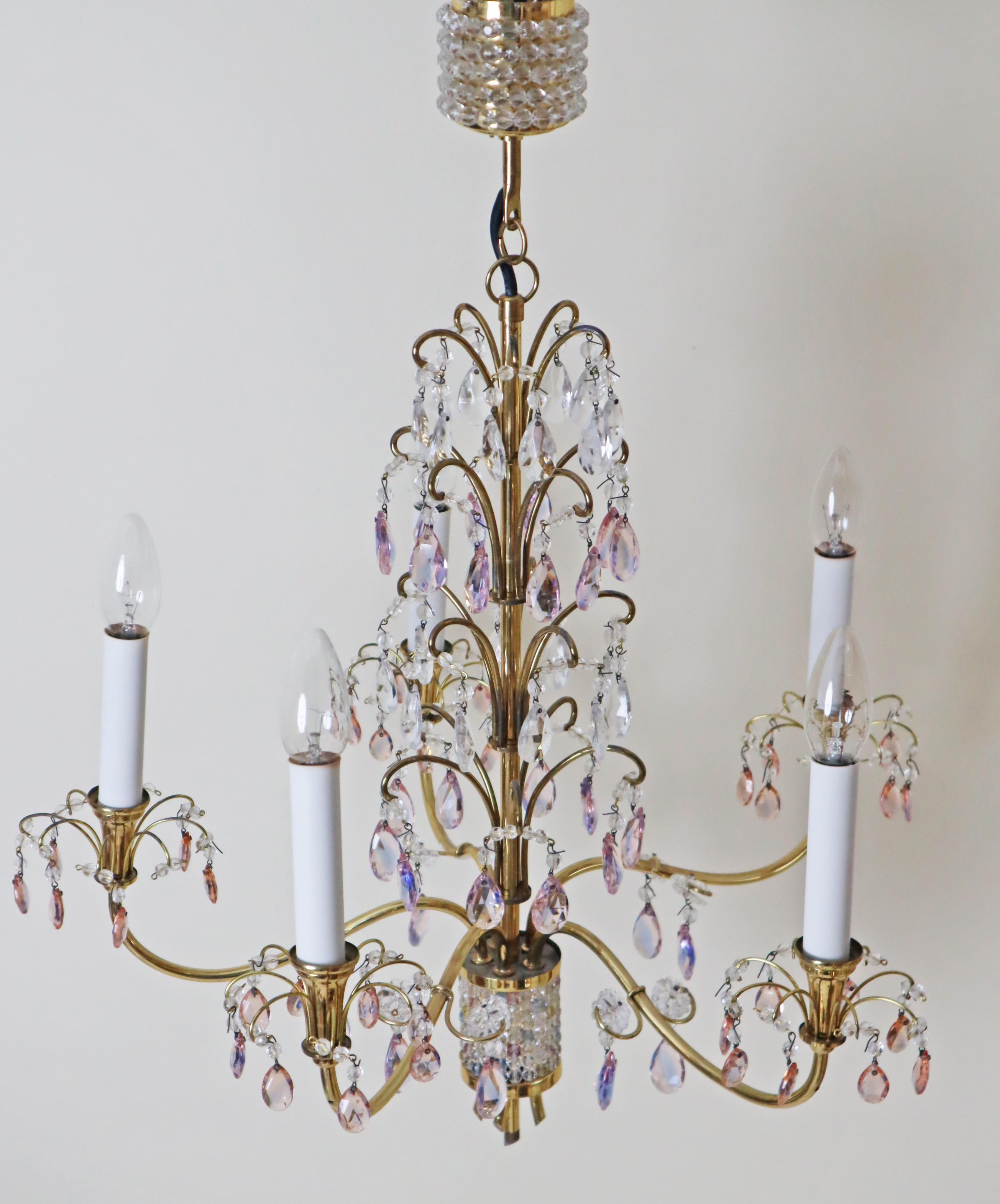 Lussuoso lampadario con cristalli rosa e viola e sfere di cristallo colorate di Palwa in vendita 4