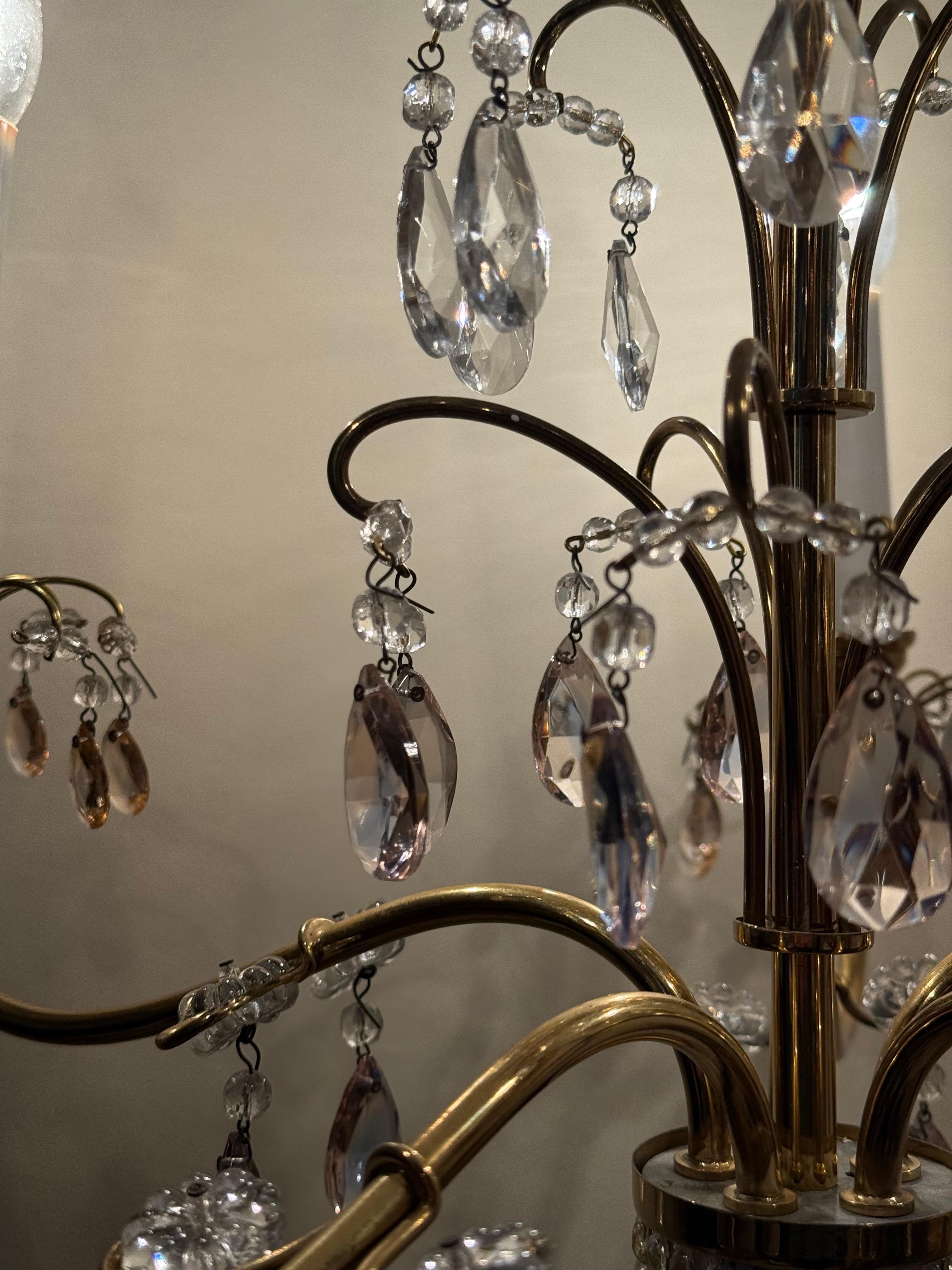 Lussuoso lampadario con cristalli rosa e viola e sfere di cristallo colorate di Palwa in vendita 5