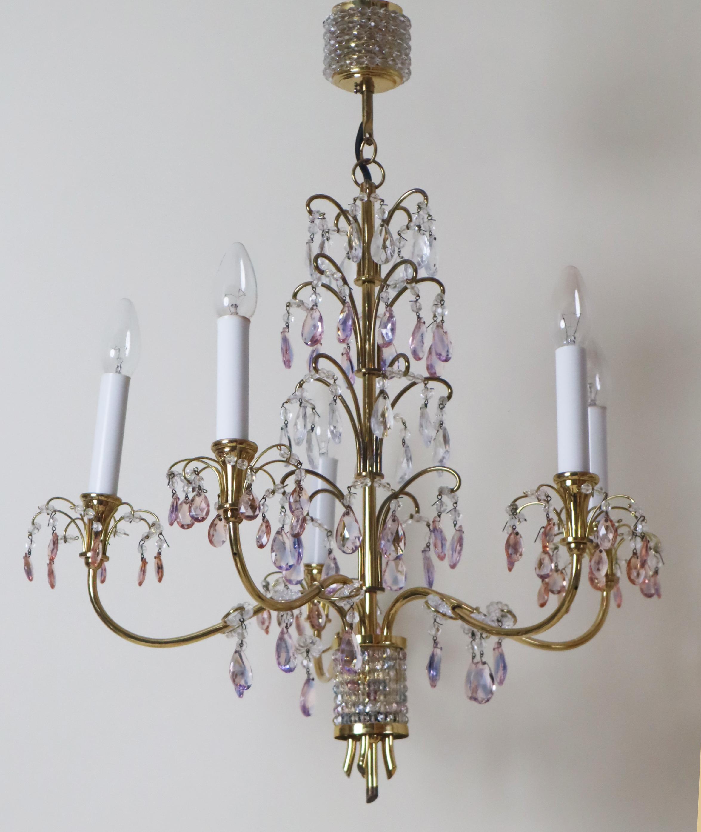 Lussuoso lampadario con cristalli rosa e viola e sfere di cristallo colorate di Palwa in vendita 1