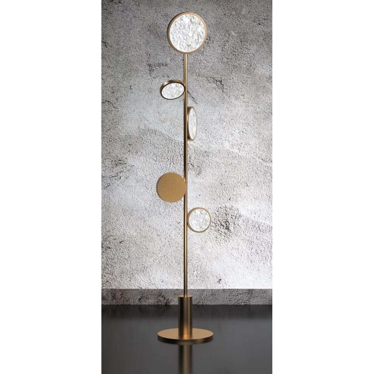 Américain Lampadaire Circles - Luxueux design en laiton et verre pour une Aesthetic Modernity en vente