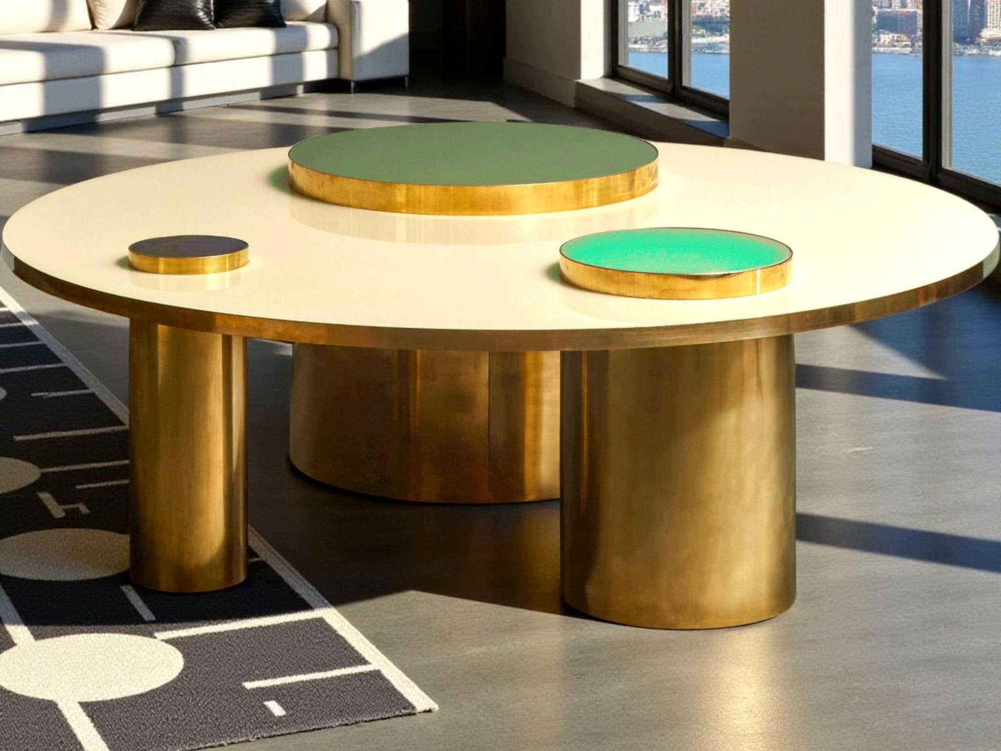 Table basse luxueuse fabriquée en Italie Laiton et verre Justfurnituress Design Neuf - En vente à Guazzora, IT