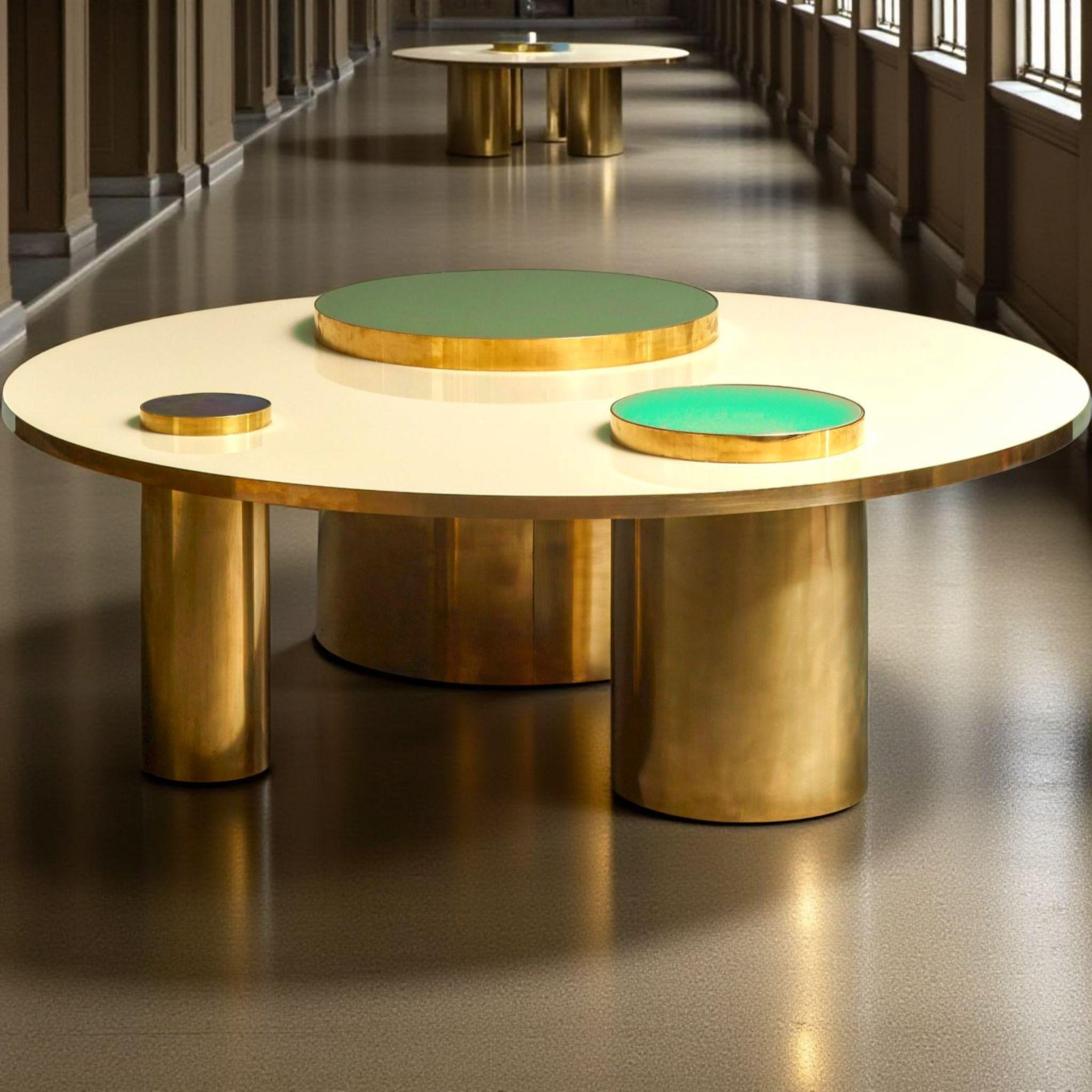Table basse luxueuse fabriquée en Italie Laiton et verre Justfurnituress Design en vente 1