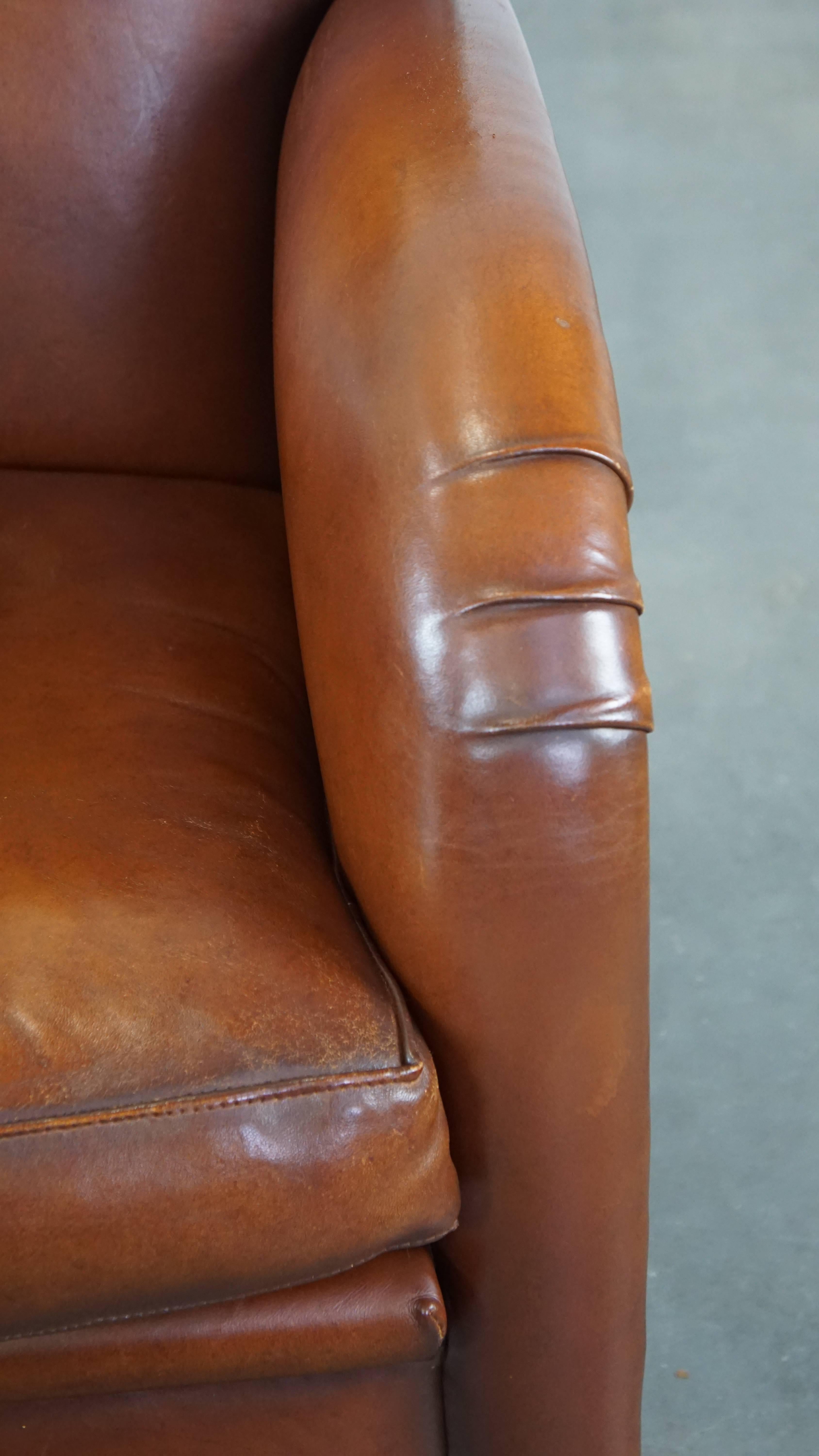 Luxuriöser cognacfarbener Schafsledersessel mit abgerundeten Formen, einzigartiges Design im Angebot 6