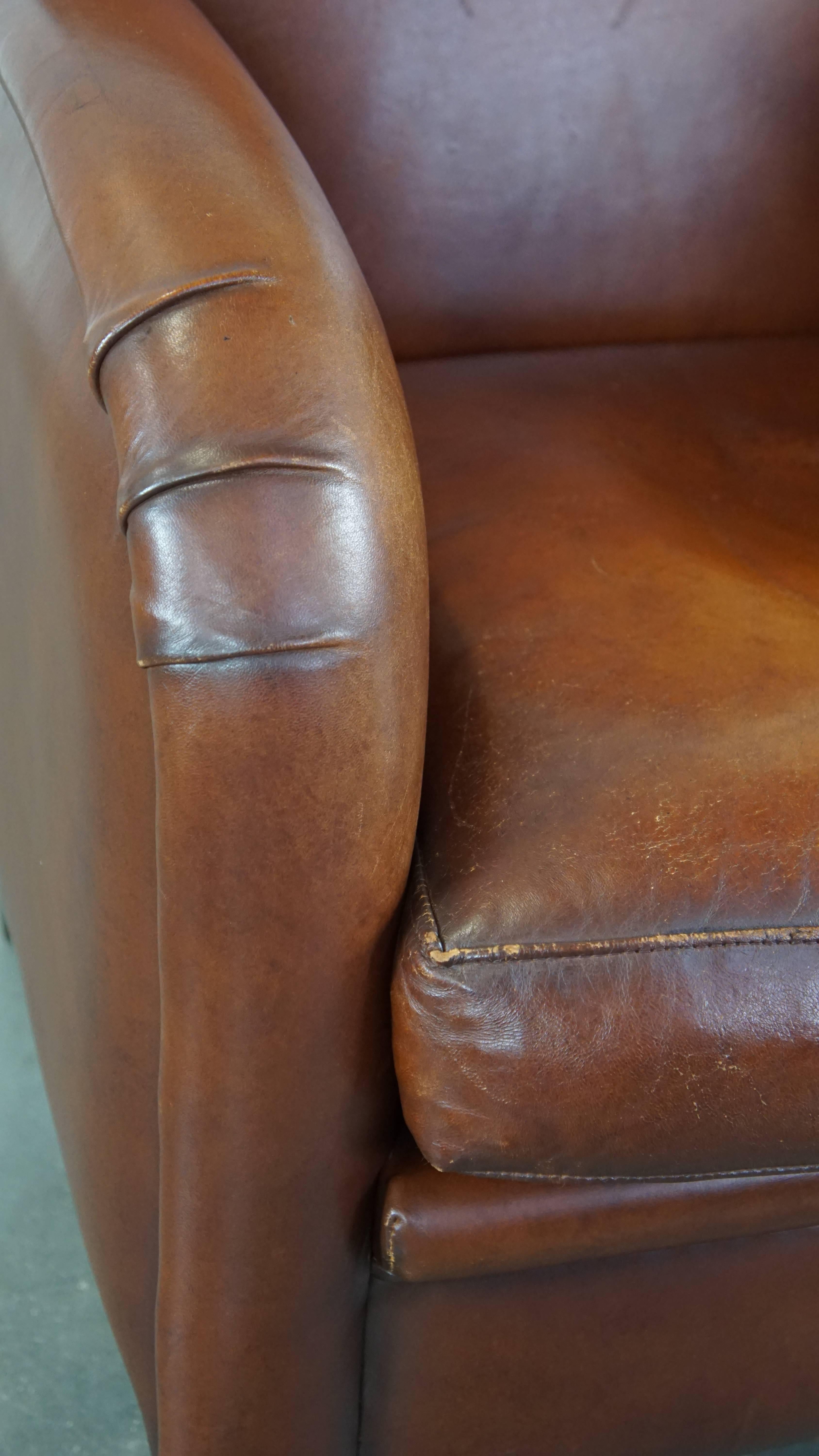 Luxuriöser cognacfarbener Schafsledersessel mit abgerundeten Formen, einzigartiges Design im Angebot 7