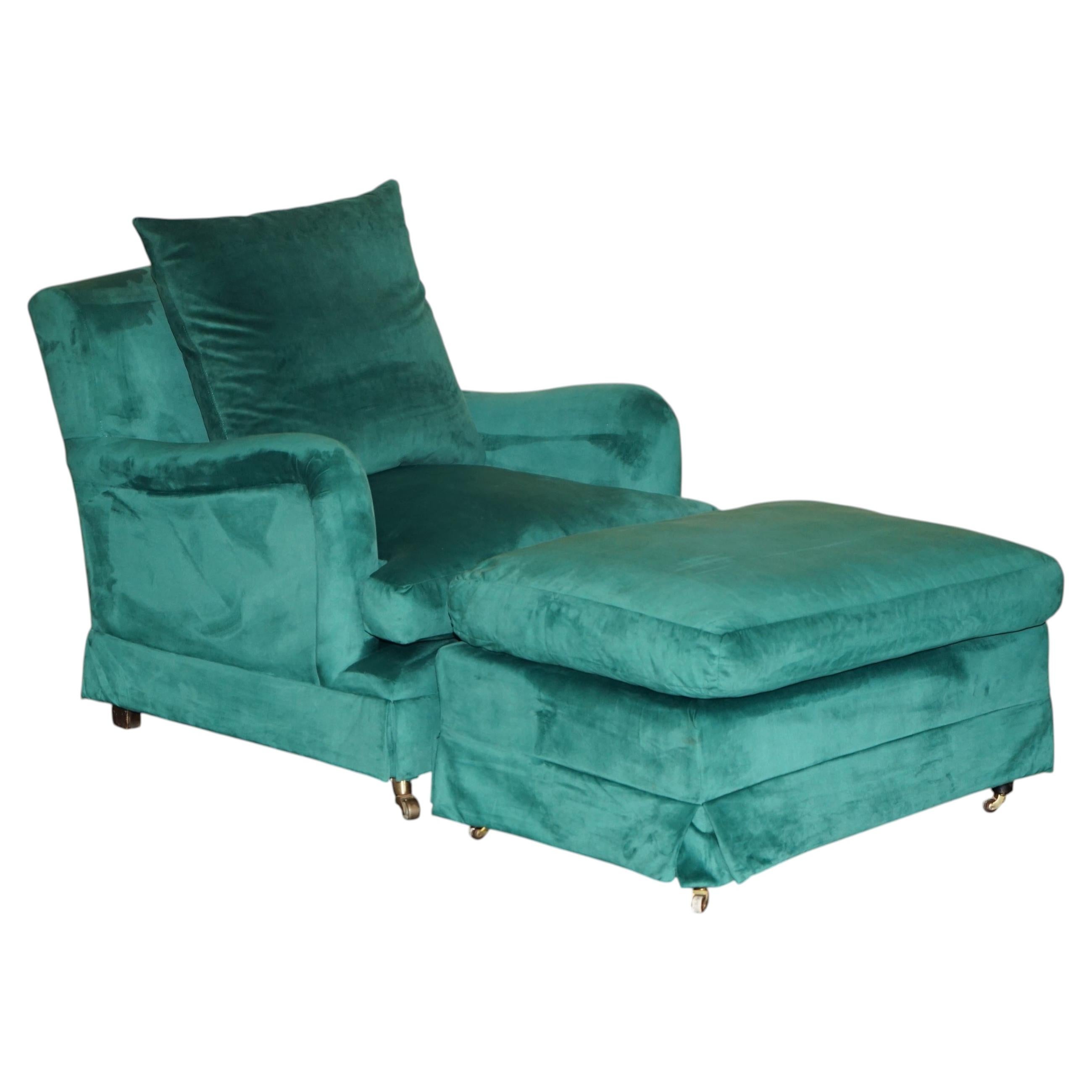 LUXURIOUS & COMFORTABLE EMERALD GREEN VELVET LARGE CLUB ARMCHAiR & FOOTSTOOL