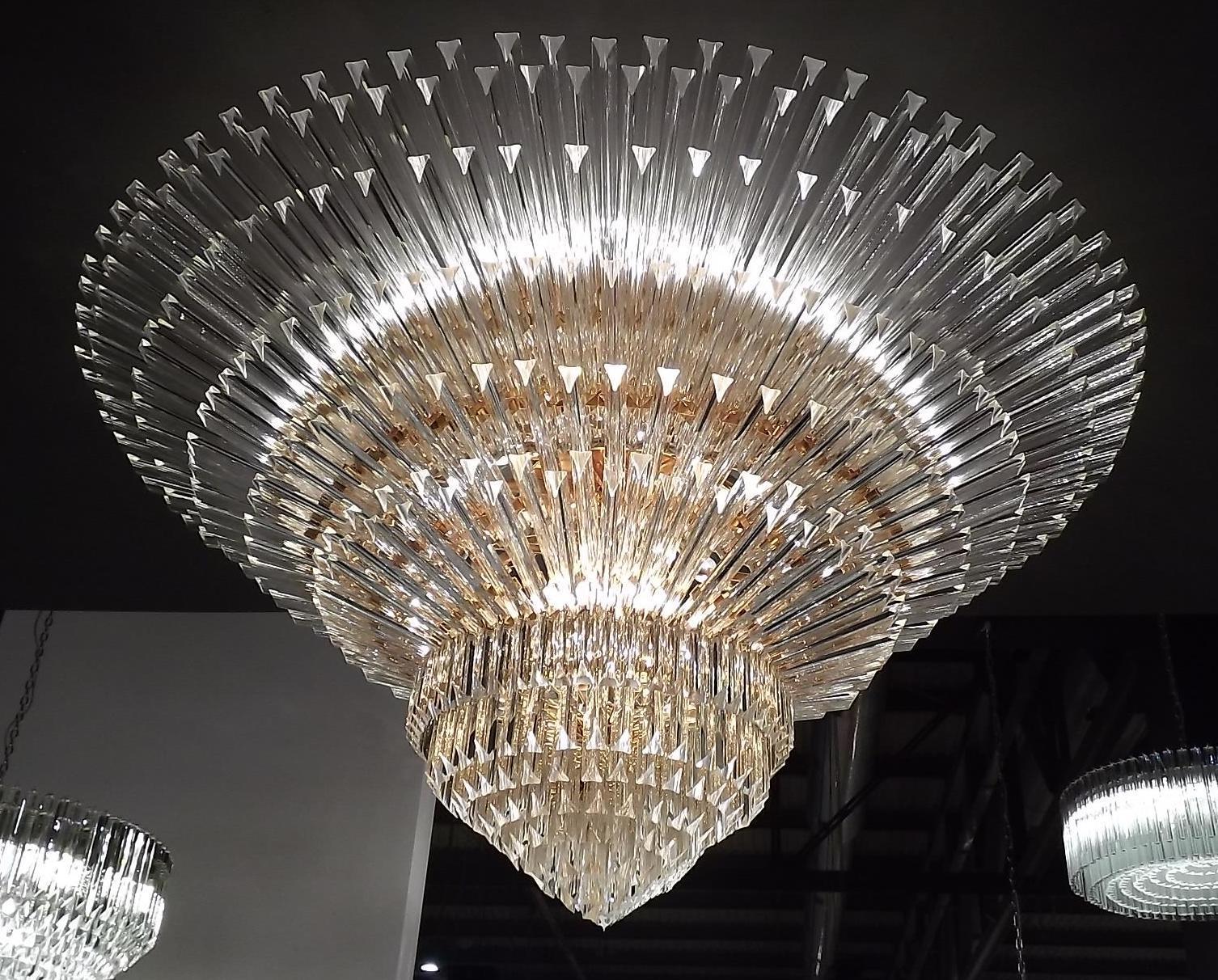 Luxuriöse Contemporary Murano Glass Triedi Ceiling Light im Zustand „Neu“ im Angebot in Rome, IT