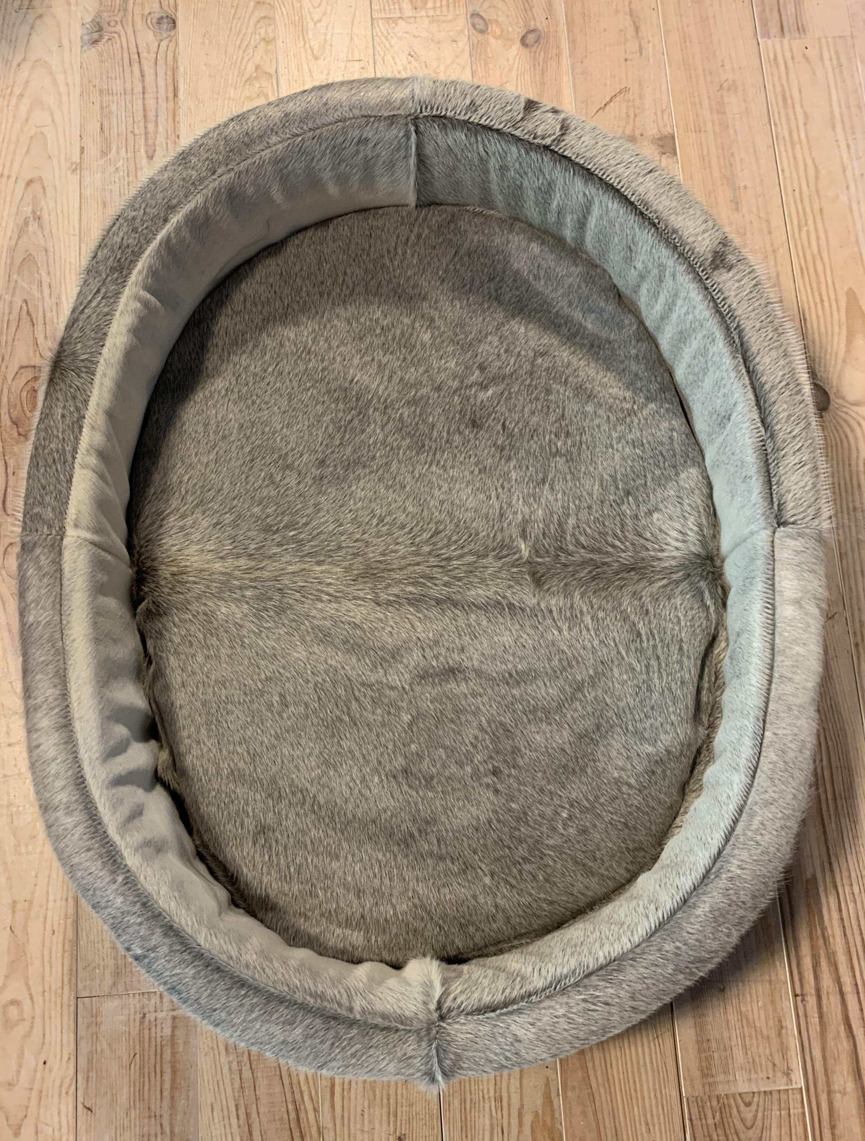 Luxurious Cowhide Dog Bed In New Condition For Sale In Eindhoven, NL