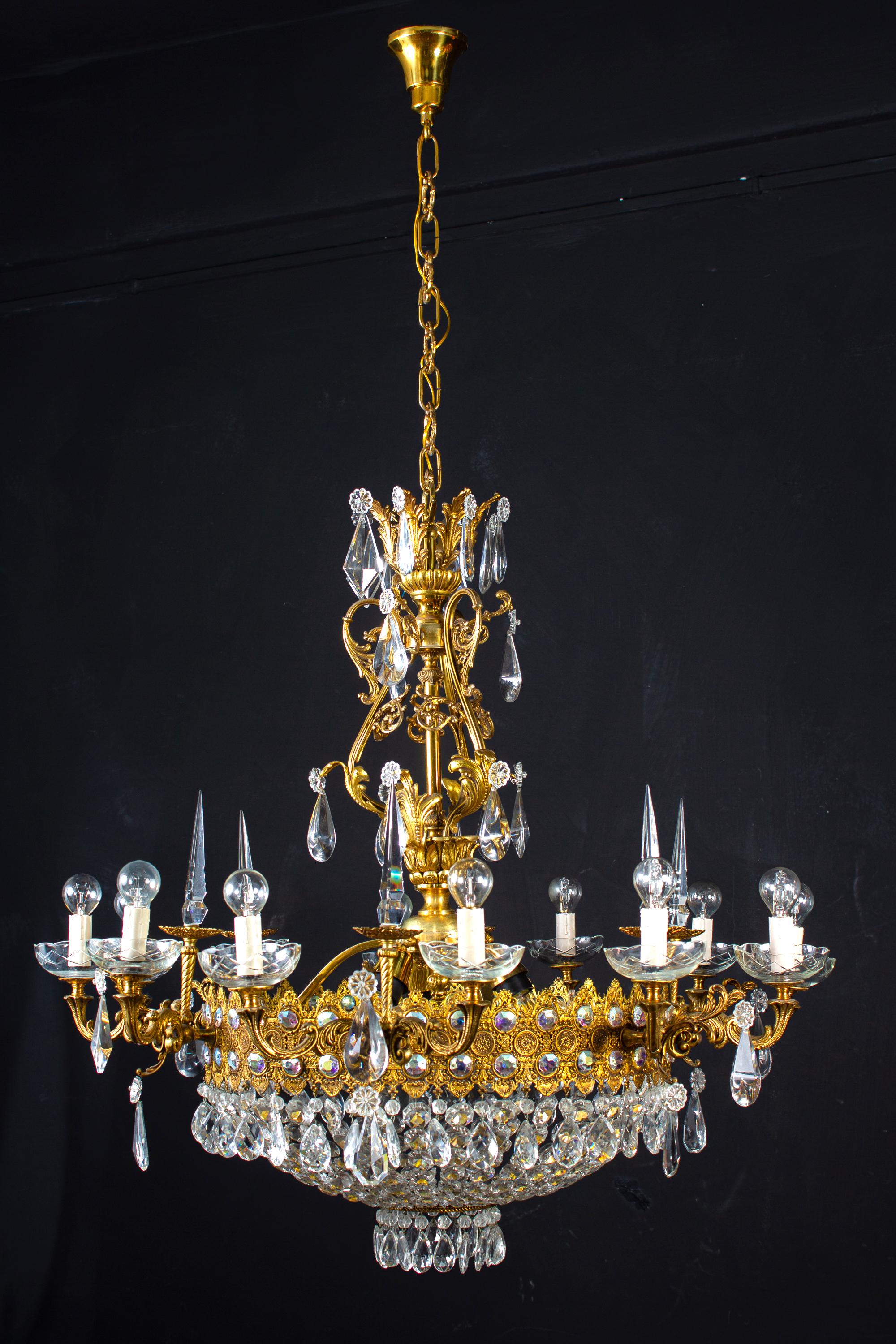 Luxurious Crystal and Brass Chandelier, Italy, 1930 For Sale 10