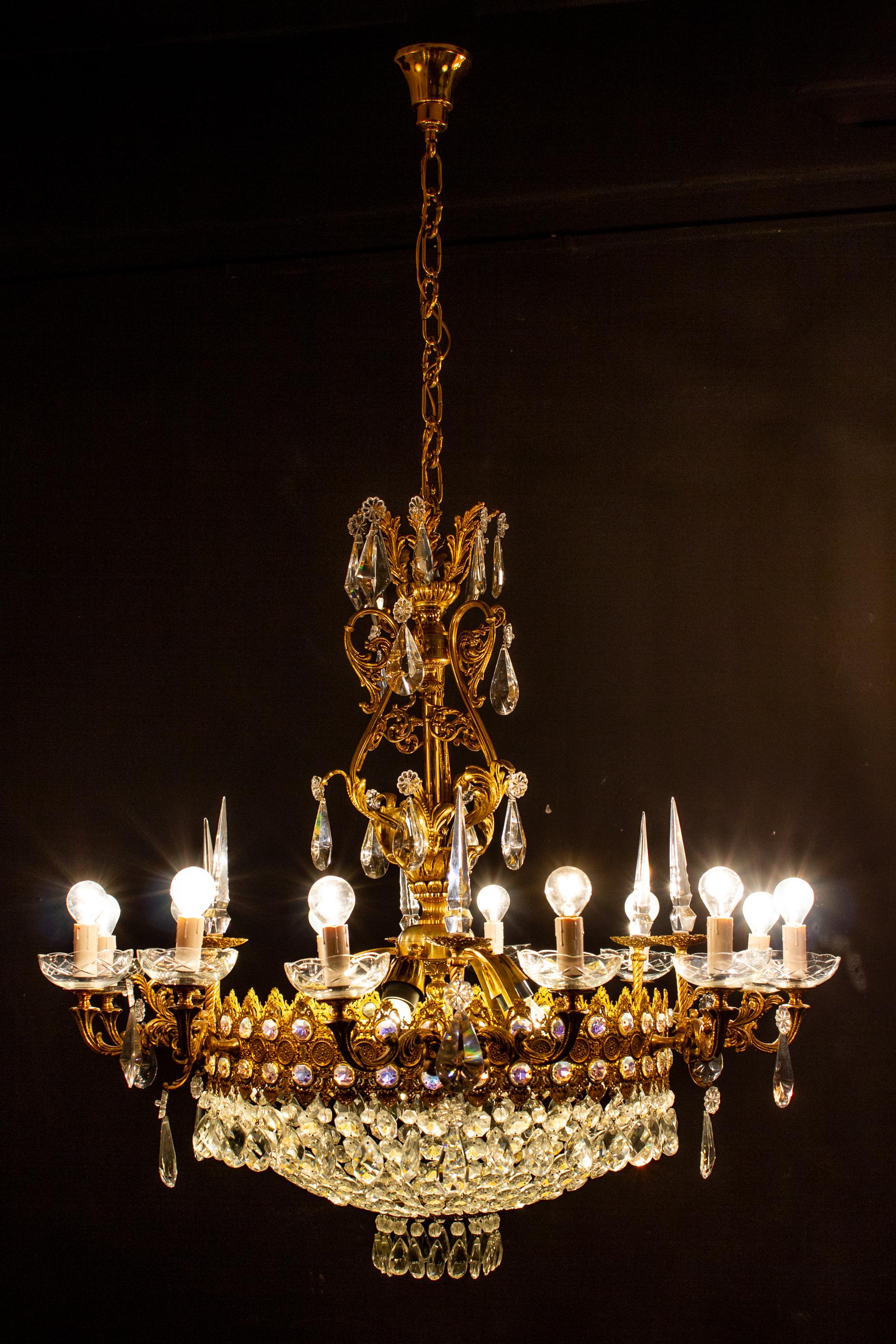 Luxurious Crystal and Brass Chandelier, Italy, 1930 For Sale 13