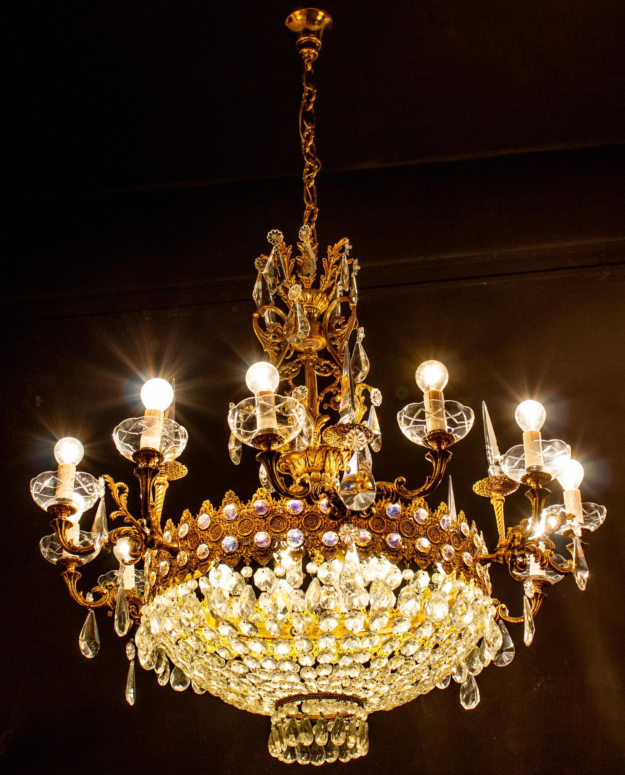 Luxurious Crystal and Brass Chandelier, Italy, 1930 For Sale 14