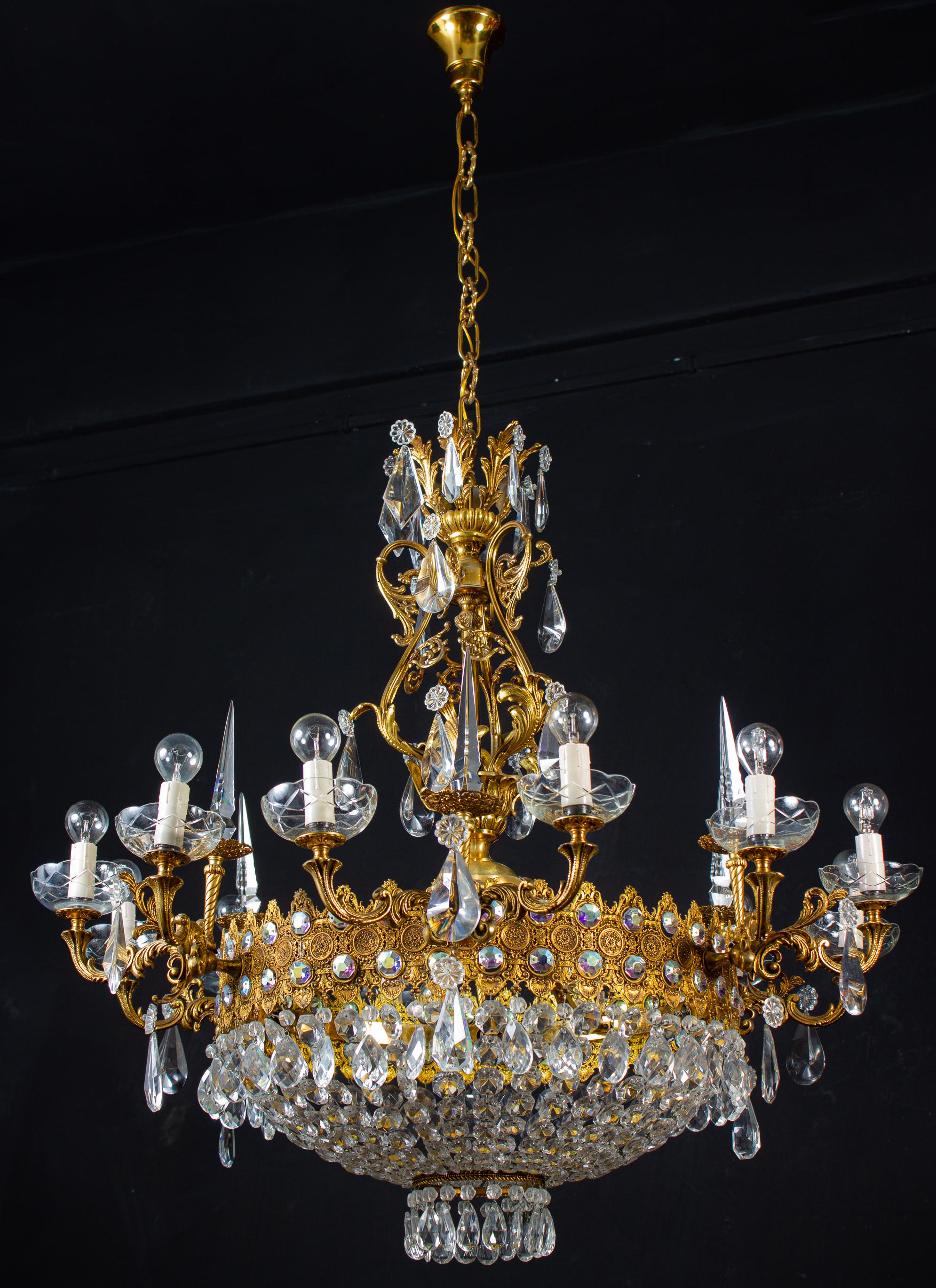 Luxurious Crystal and Brass Chandelier, Italy, 1930 For Sale 1