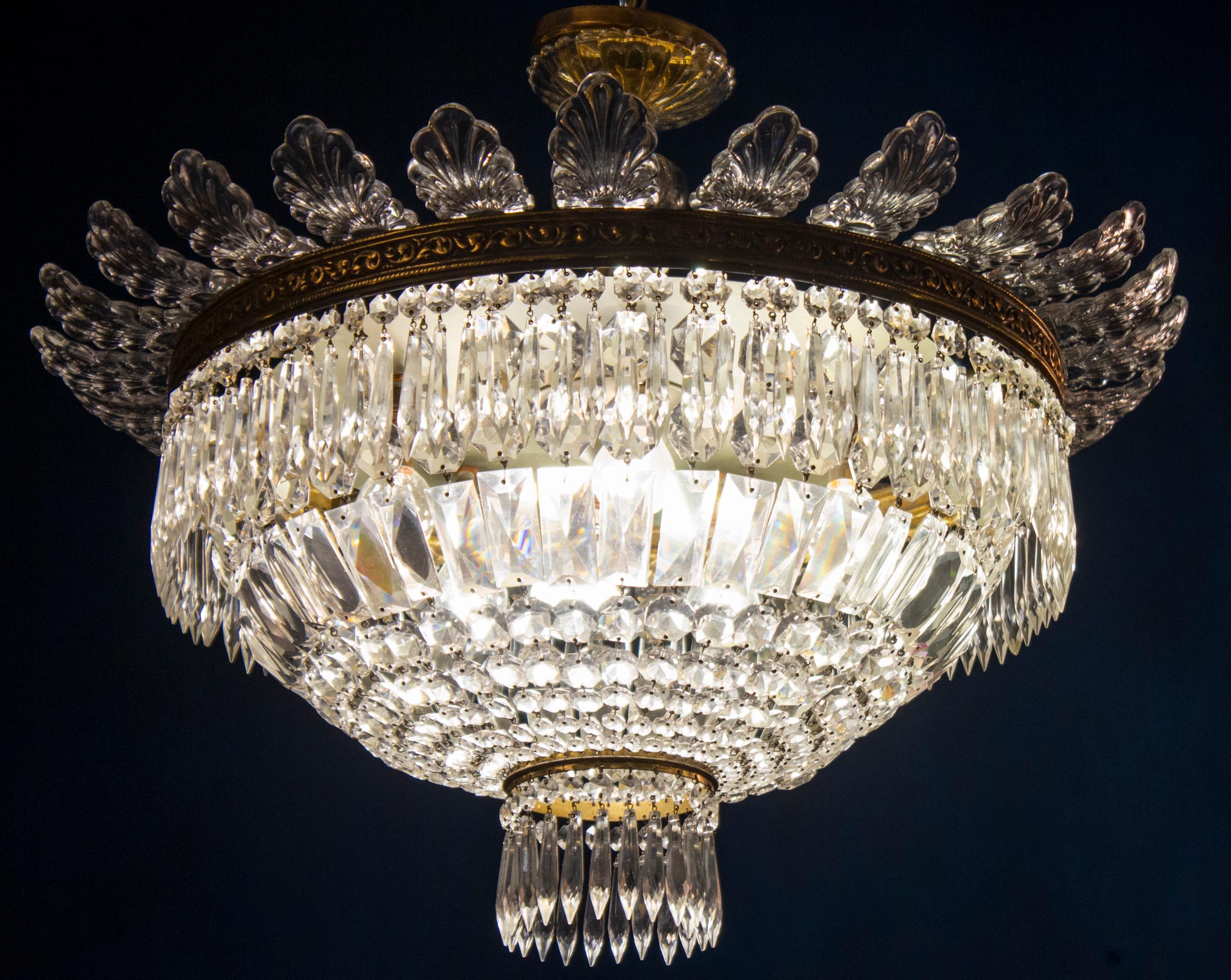 Art Deco Luxurious Crystal and Brass Chandelier Italy, 1940 For Sale