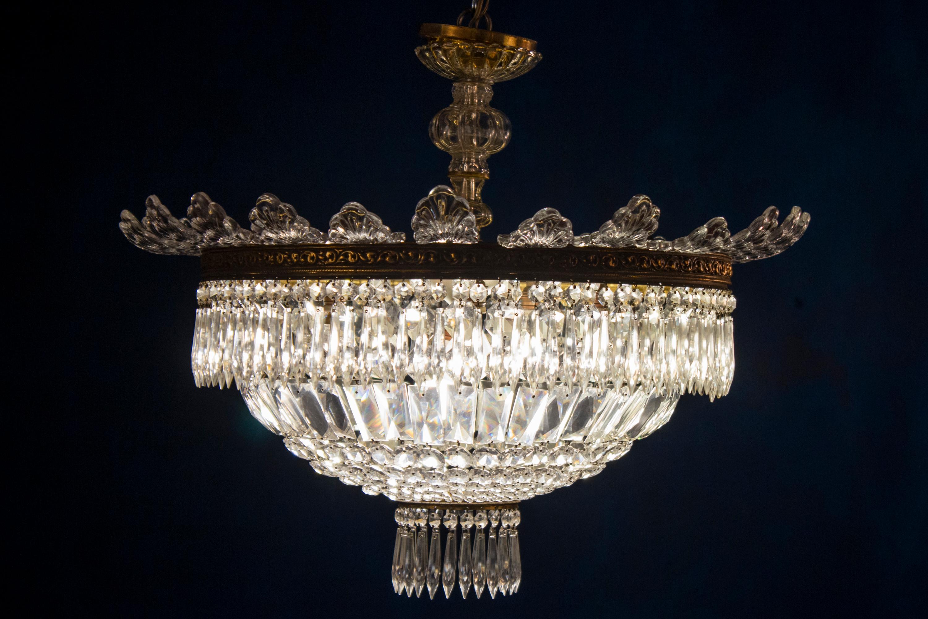 Italian Luxurious Crystal and Brass Chandelier Italy, 1940 For Sale