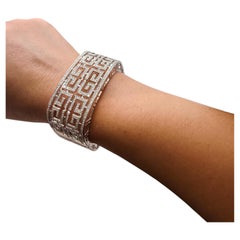 Luxurious Diamond Cuff bracelet 18Kt gold MODERN