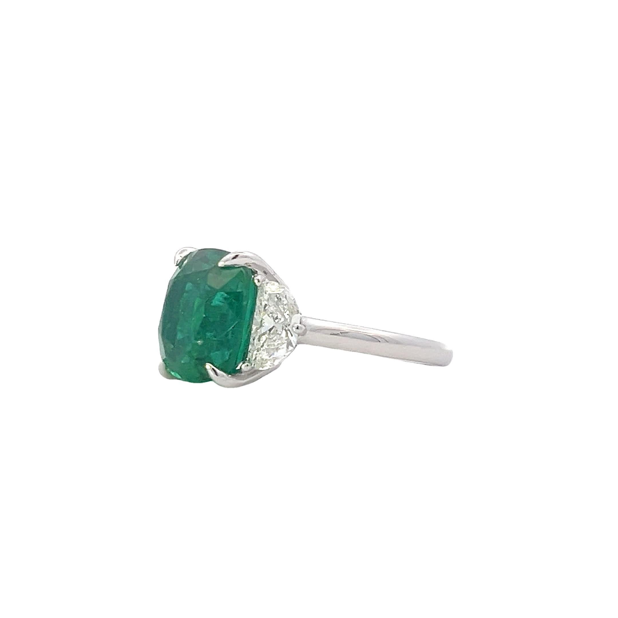 Exquisite Emerald Elegance Luxurious Diamond Emerald Engagement Ring in 14K Gold In New Condition For Sale In Great Neck Plaza, NY