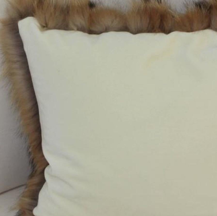 Coussins luxueux en fourrure véritable Tanuki remplis de duvet Excellent état - En vente à Bronx, NY