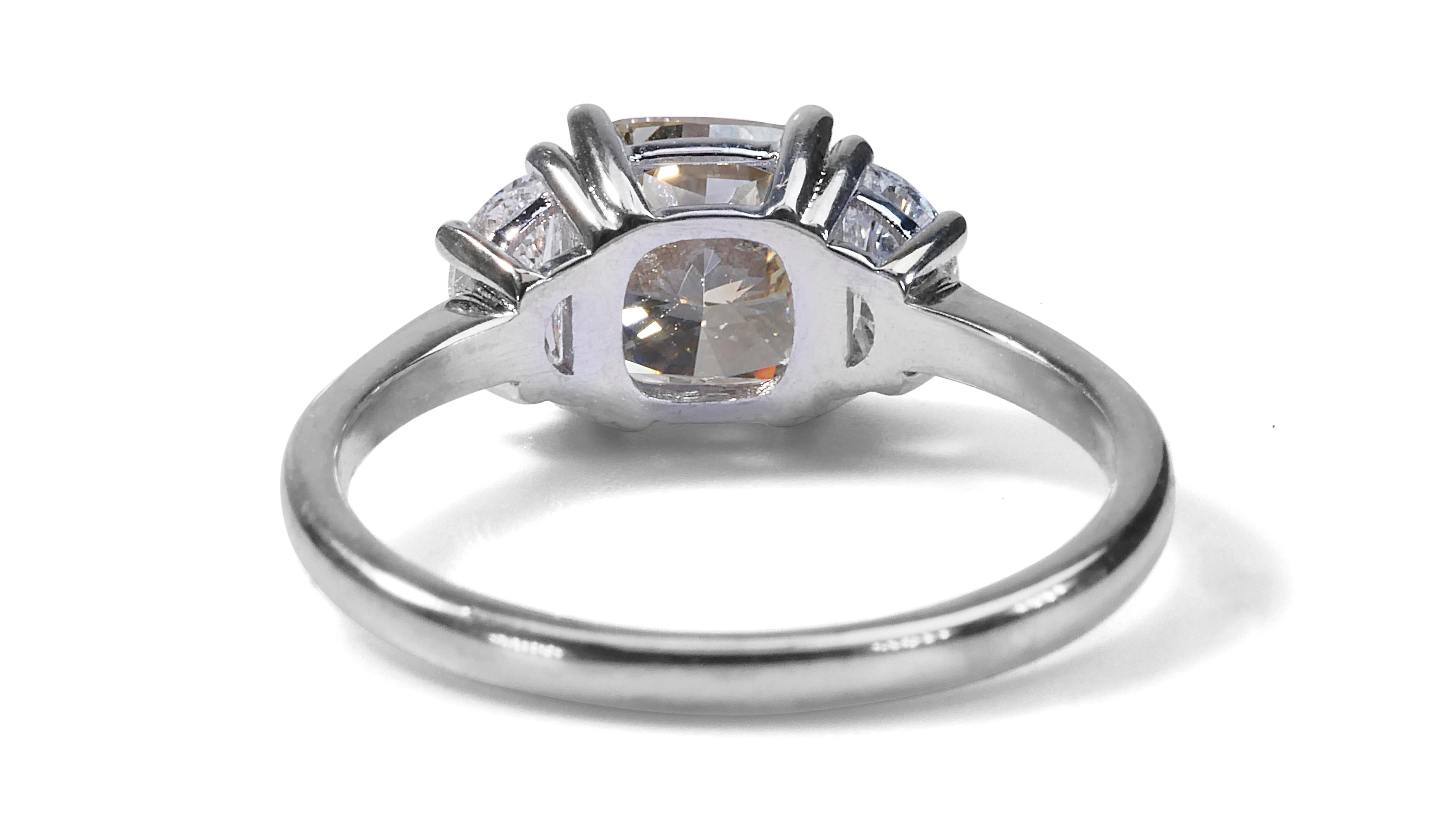 Modern Luxurious Fancy Color Three Stone Ring with 2.01 Ct Natural Diamonds, GIA Cert
