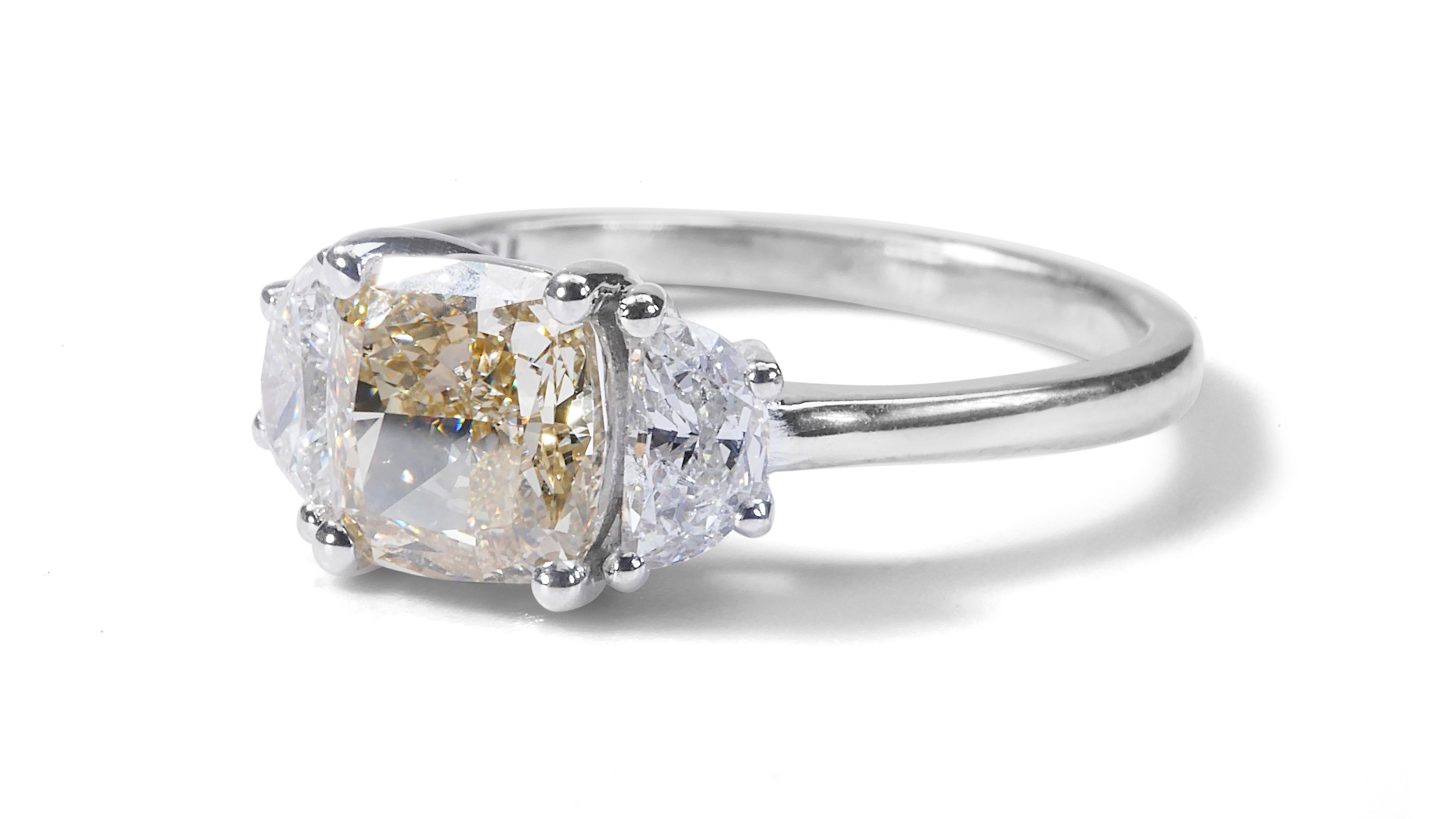 Women's Luxurious Fancy Color Three Stone Ring with 2.01 Ct Natural Diamonds, GIA Cert
