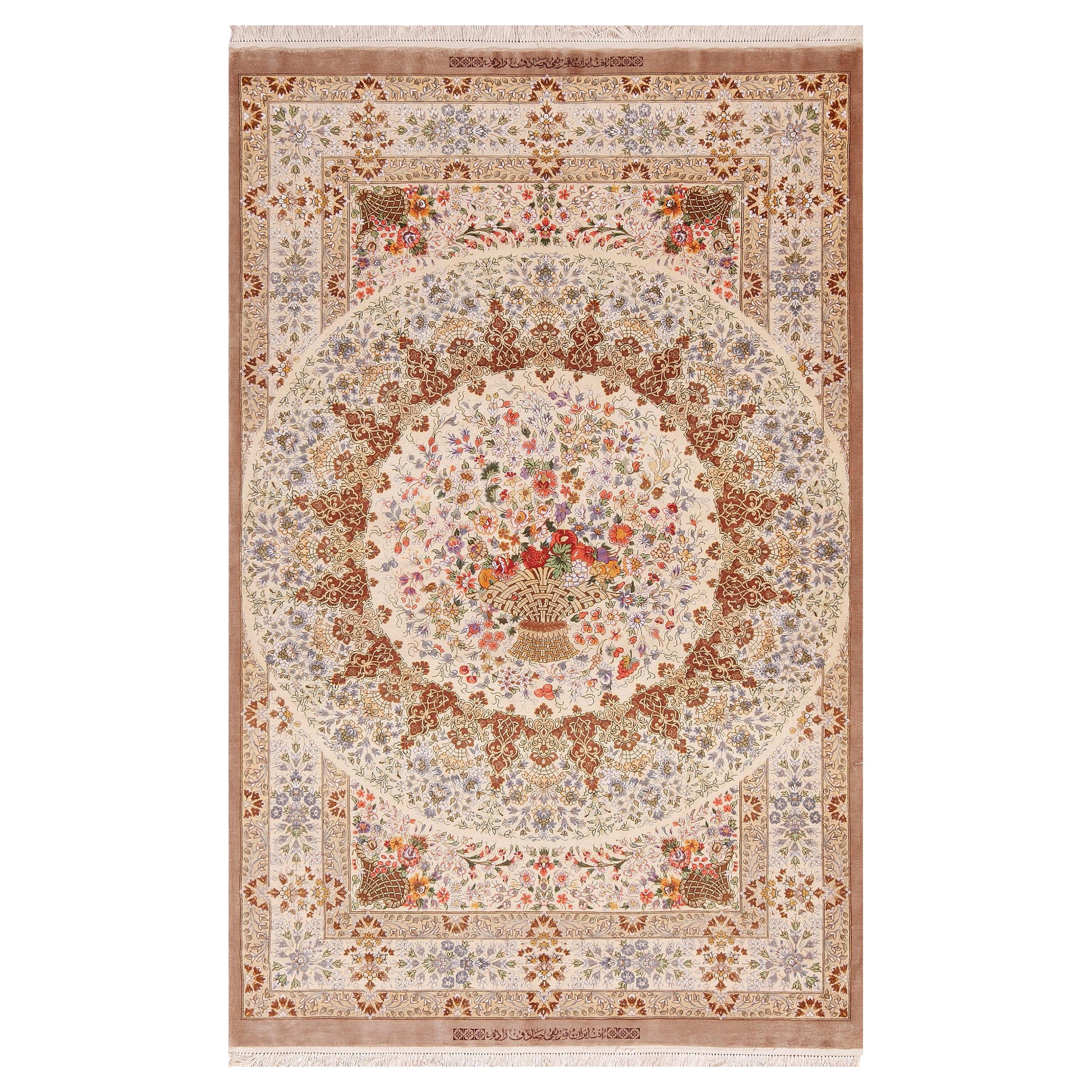 Luxuriöses feines Gewebe Artistic Floral Vintage Persian Silk Qum Teppich 3'5" x 5'4"