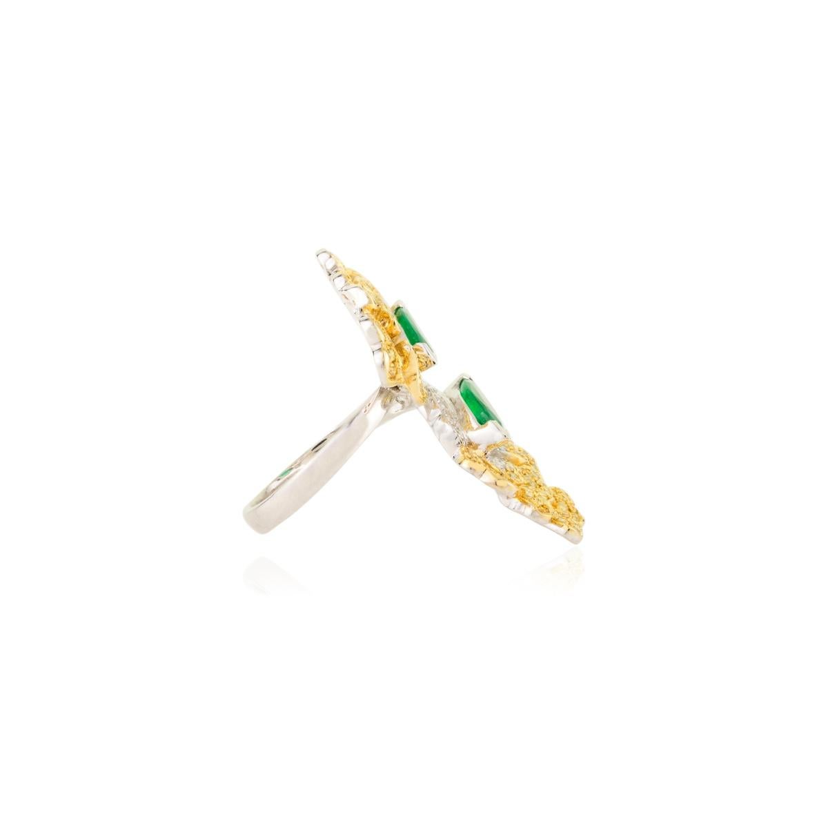 En venta: Lujoso Anillo de Cóctel de Oro Amarillo de 14k Inspirado en Flores, Esmeralda y Diamante  3