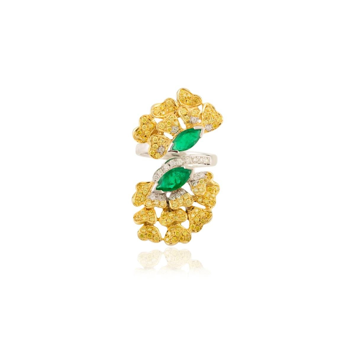 En venta: Lujoso Anillo de Cóctel de Oro Amarillo de 14k Inspirado en Flores, Esmeralda y Diamante  9