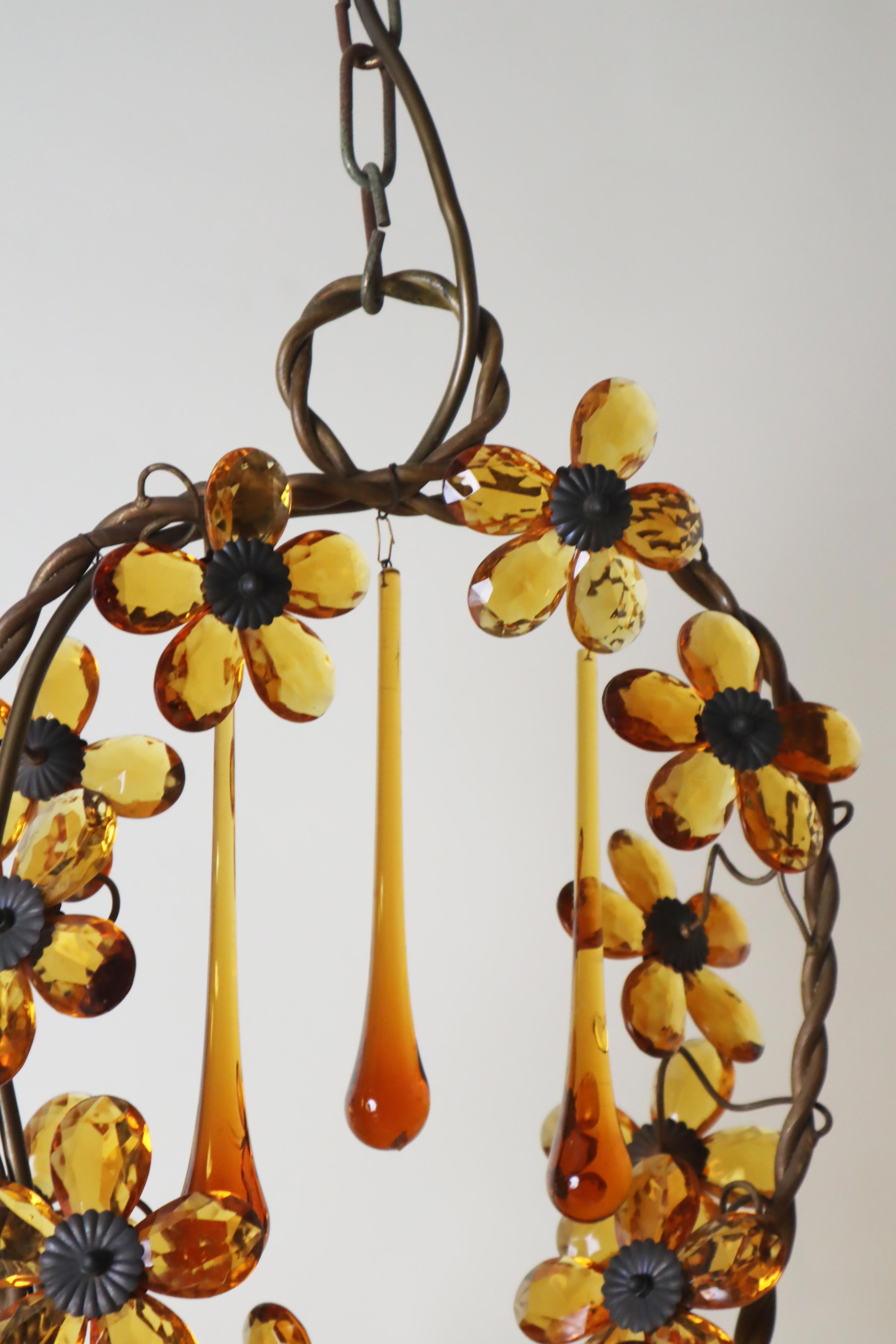 Francese Lussuoso lampadario a cesto di fiori realizzato in  Cristalli color ambra in vendita