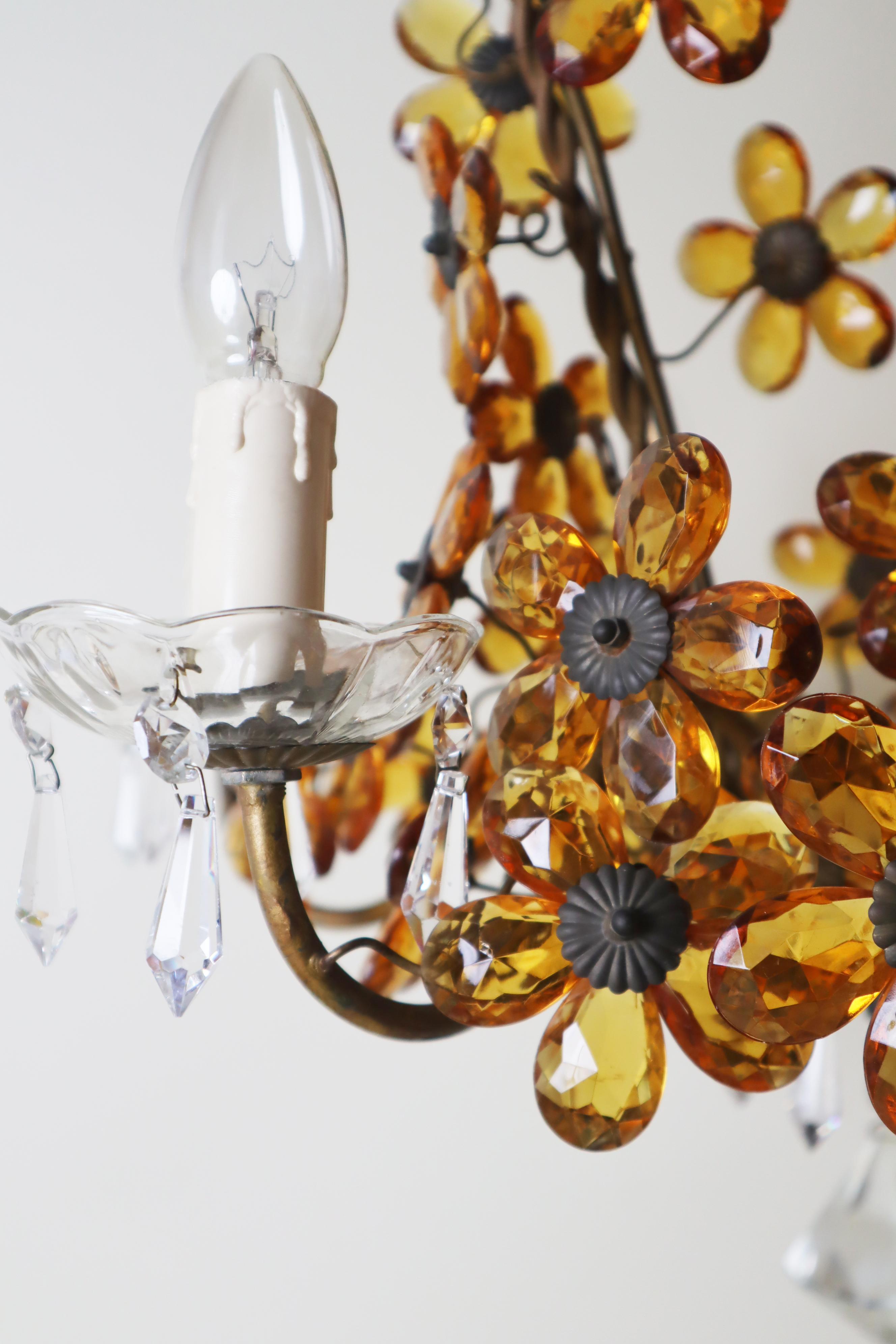 Fatto a mano Lussuoso lampadario a cesto di fiori realizzato in  Cristalli color ambra in vendita