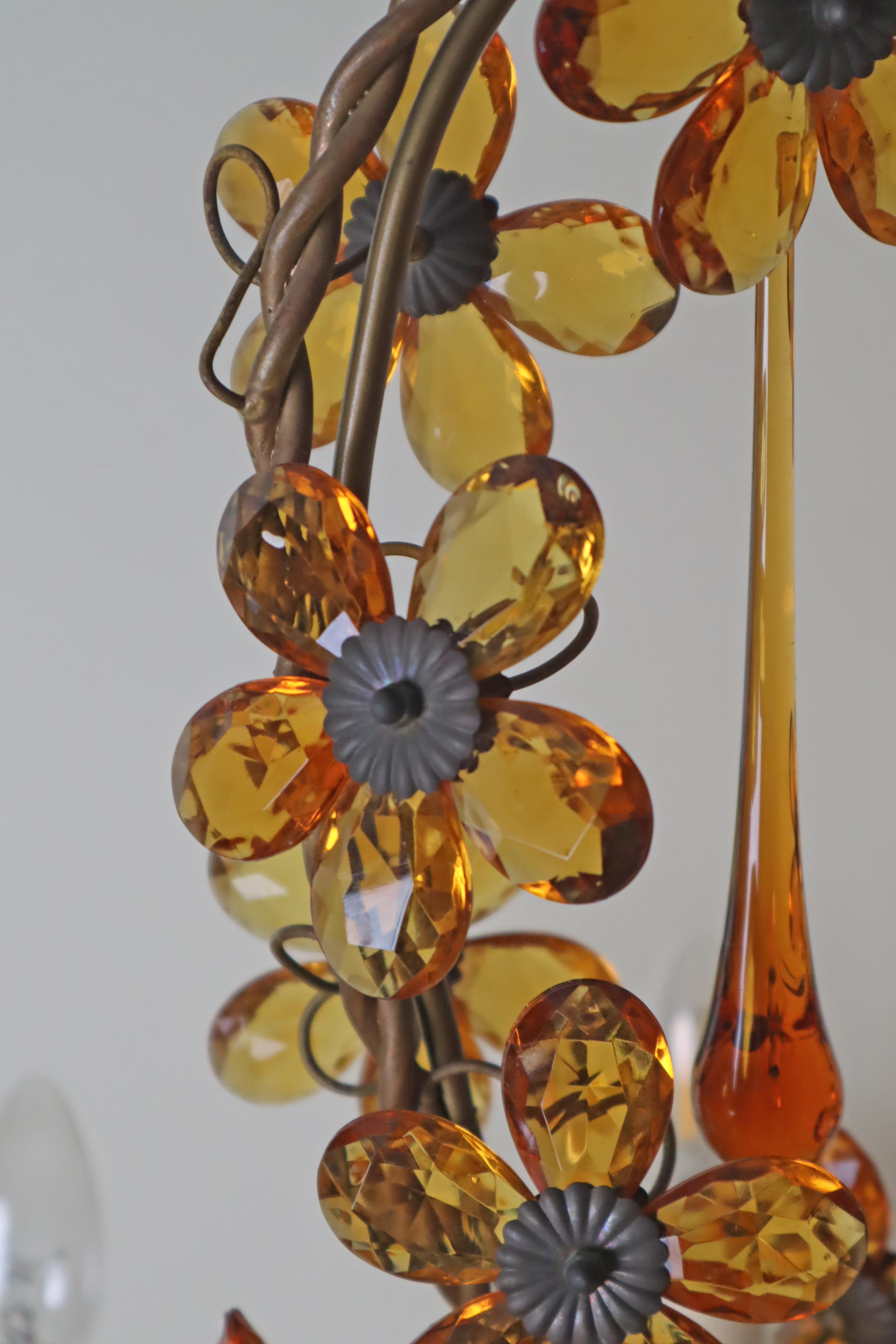 Ottone Lussuoso lampadario a cesto di fiori realizzato in  Cristalli color ambra in vendita