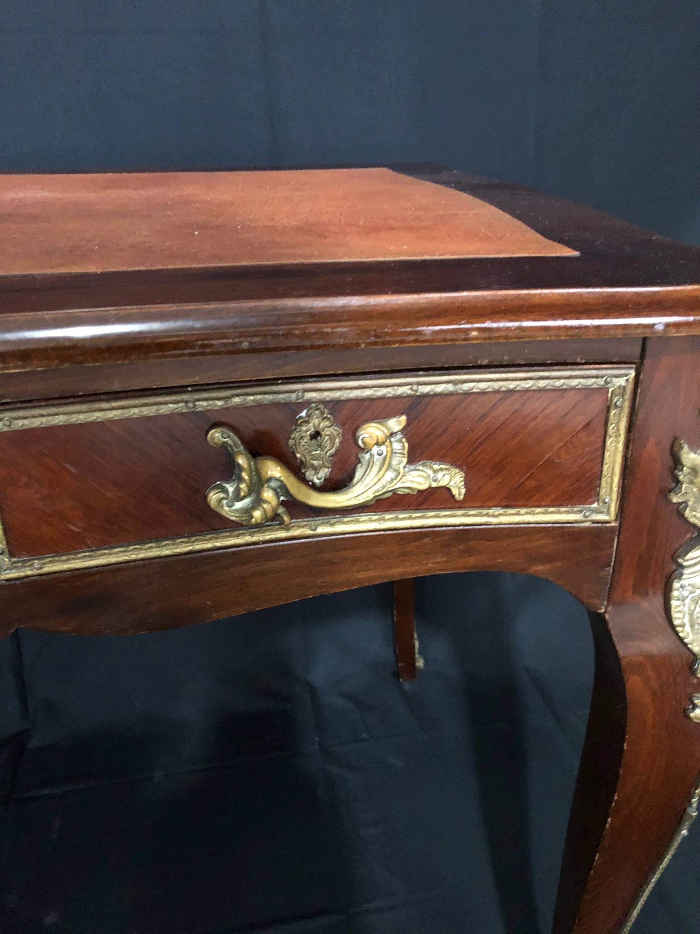 Early 20th Century Luxurious French Louis XV Style Walnut and Tooled Leather Bureau Plat Desk