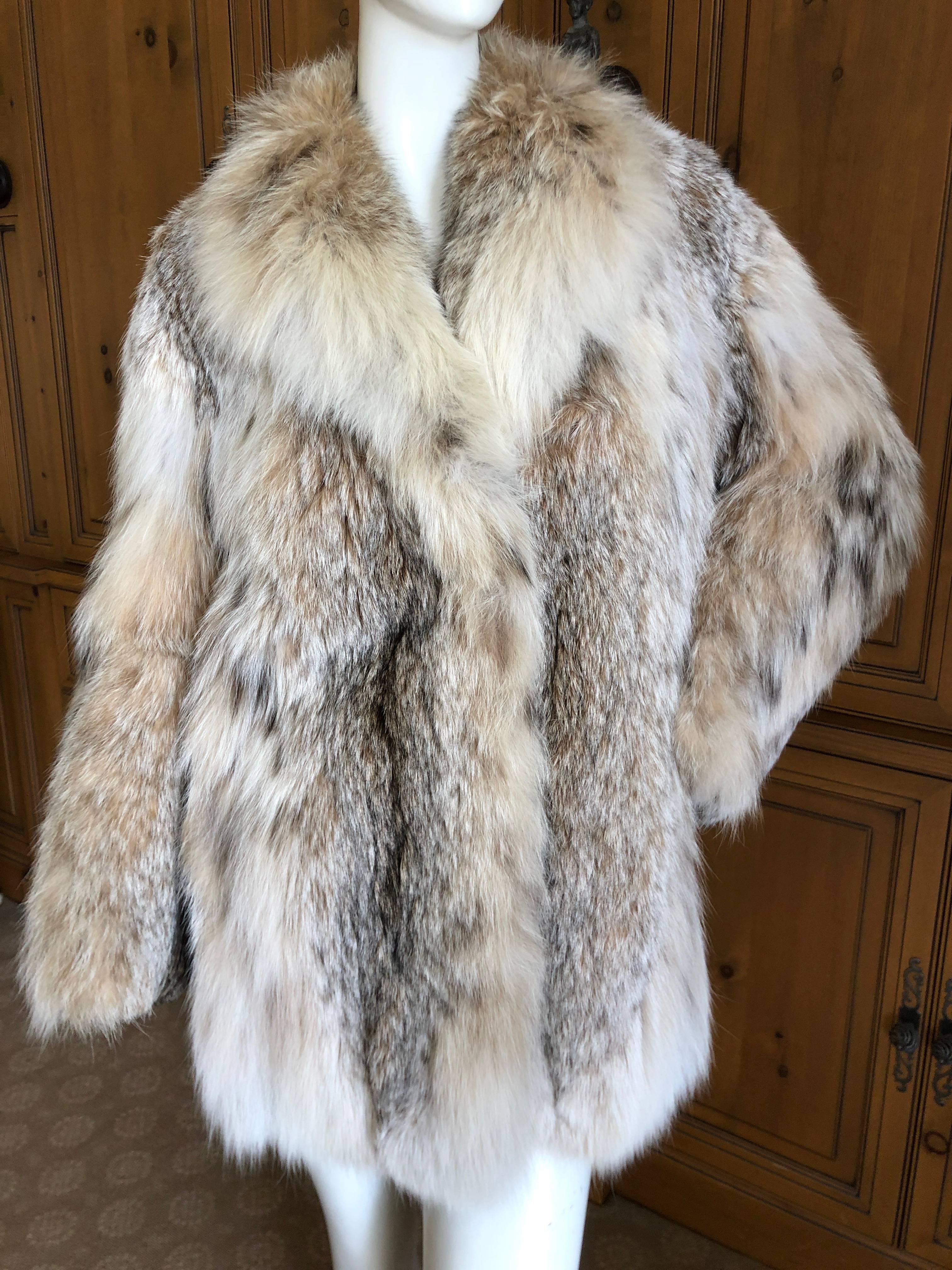 Luxurious Genuine Lynx Fur Stroller Coat In Excellent Condition For Sale In Cloverdale, CA