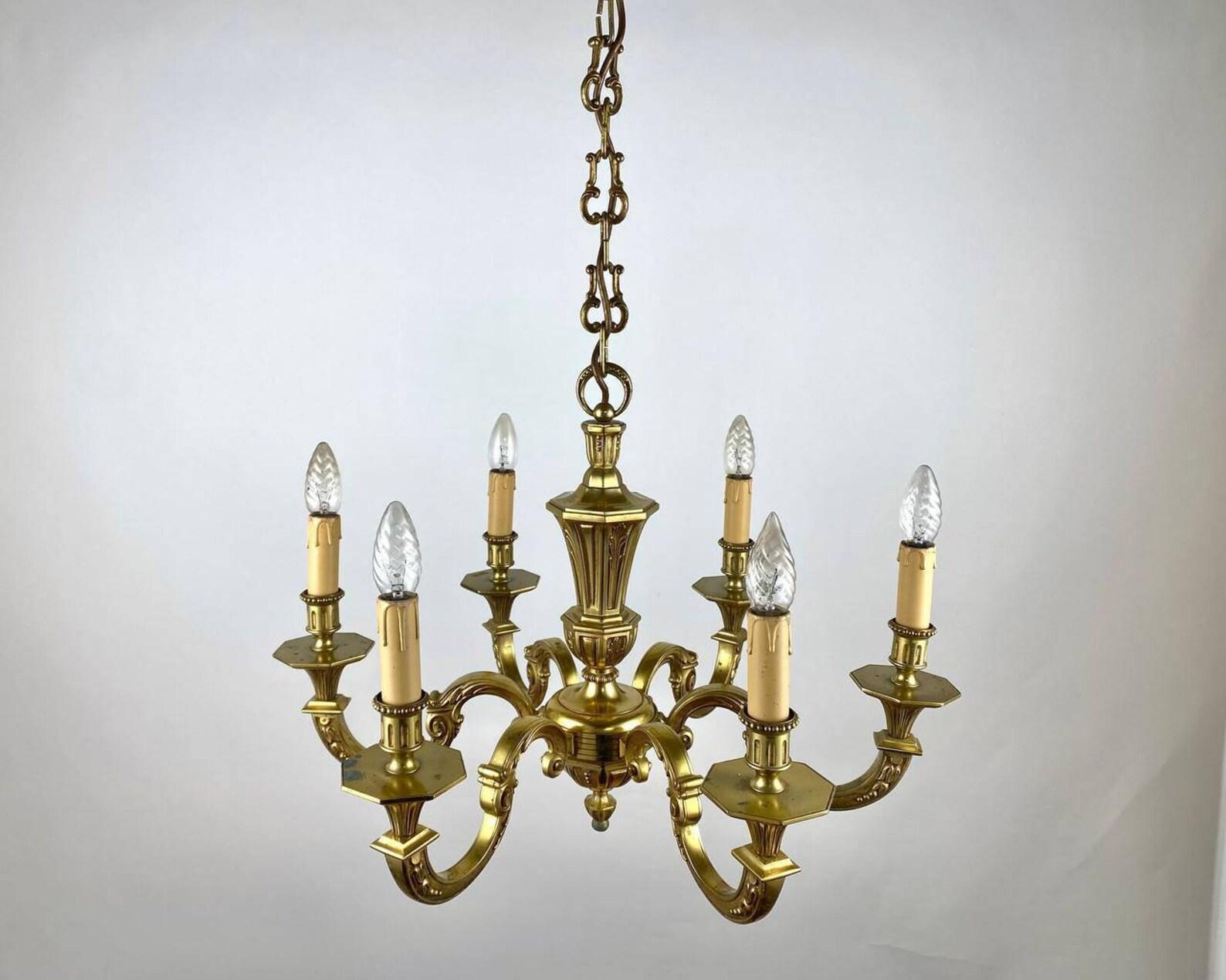 Vintage Gilt bronze chandelier with beautiful bronze chain. 

For 6 light bulbs.

France, circa 1960s'.

 The chandelier is completely made of bronze decorated with forged acanthus leaves characterized by exquisite chiseled work, on the horns