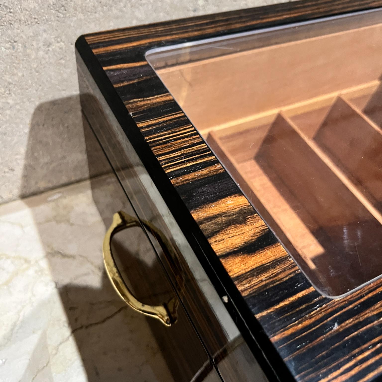 Luxurious Cigar Humidor Exotic Macassar Glass Top and Brass For Sale 3