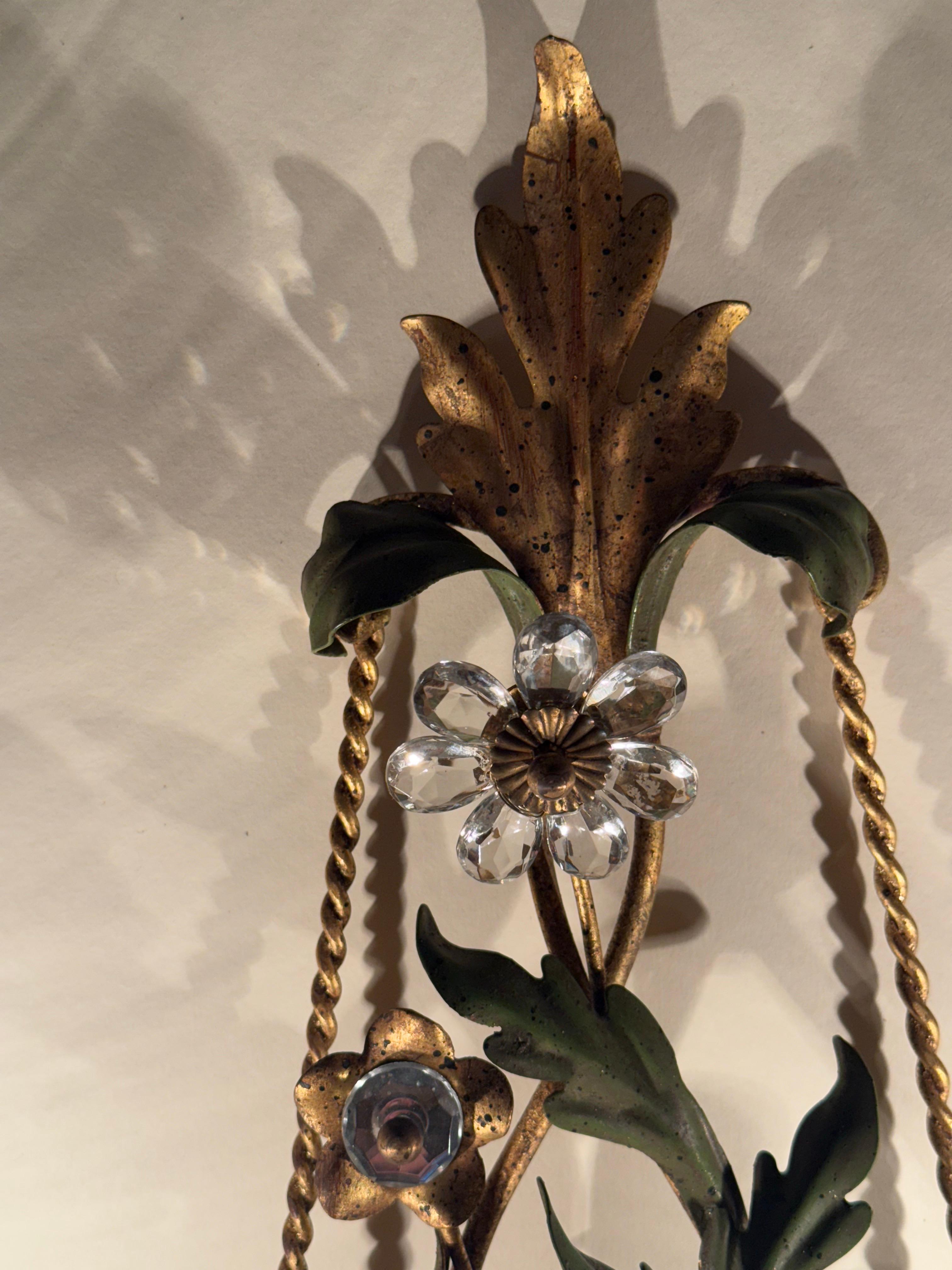 Lujosa Lámpara de Pared Dorada con Flores de Cristal y Borlas Doradas en venta 4