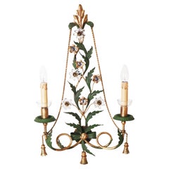Luxuriöse goldene Wandlampe mit Kristallblumen und goldenen Quasten