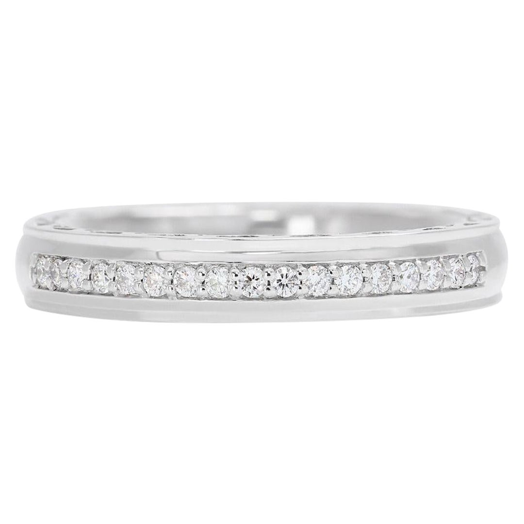 Lujoso Anillo de Diamantes de Media Eternidad en Oro Blanco de 18 K