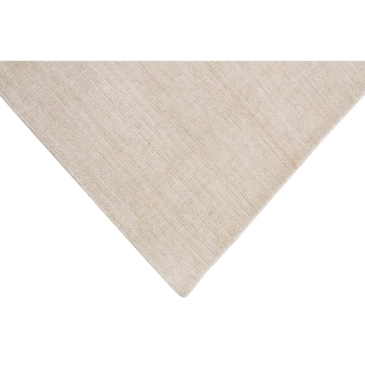 Indian Luxurious Hand Loomed Cream Area Rug For Sale