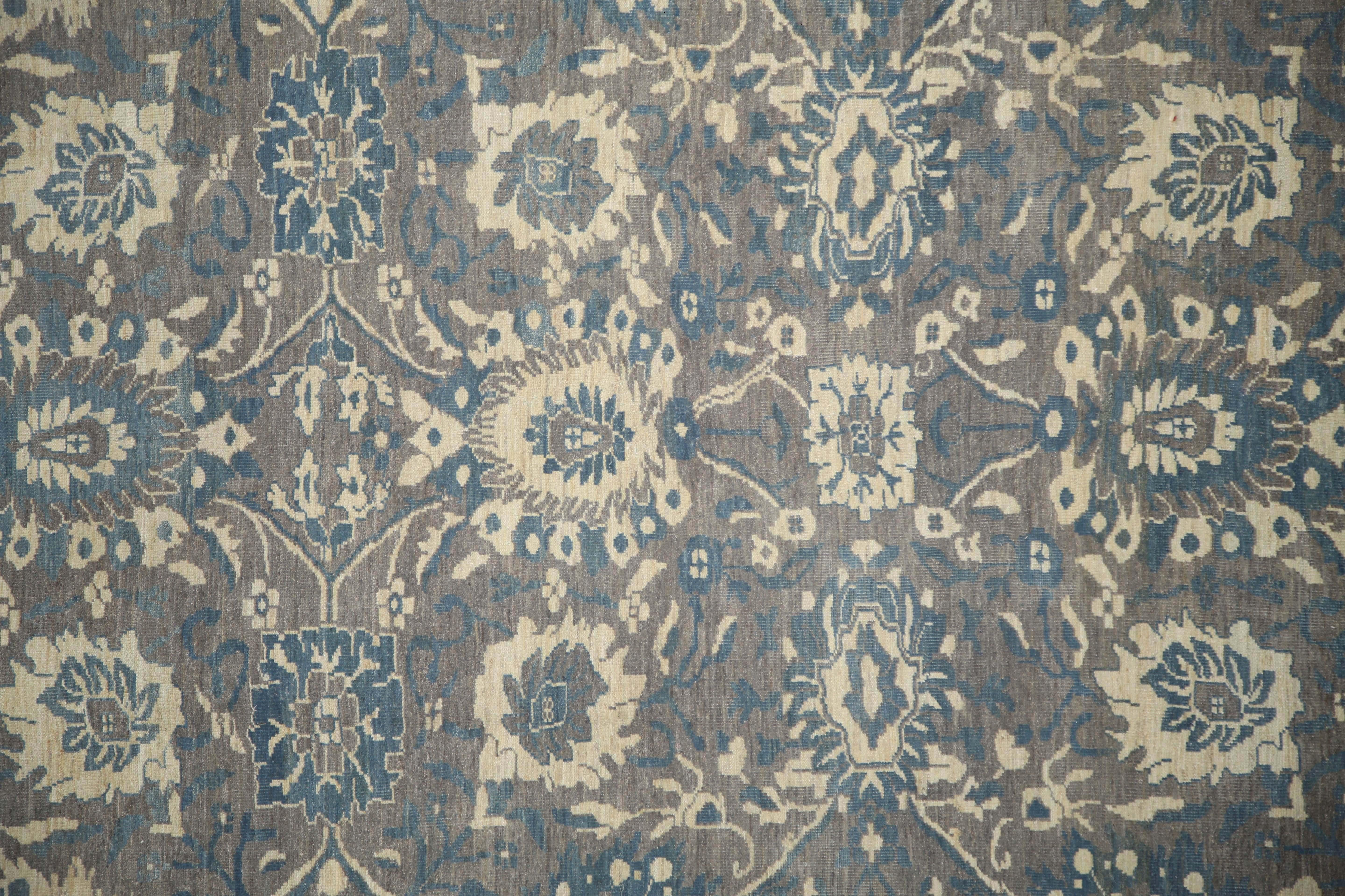 Luxurious Handmade Sultanabad Rug - Traditional Design, Blue, Grey, and Beige To For Sale 4