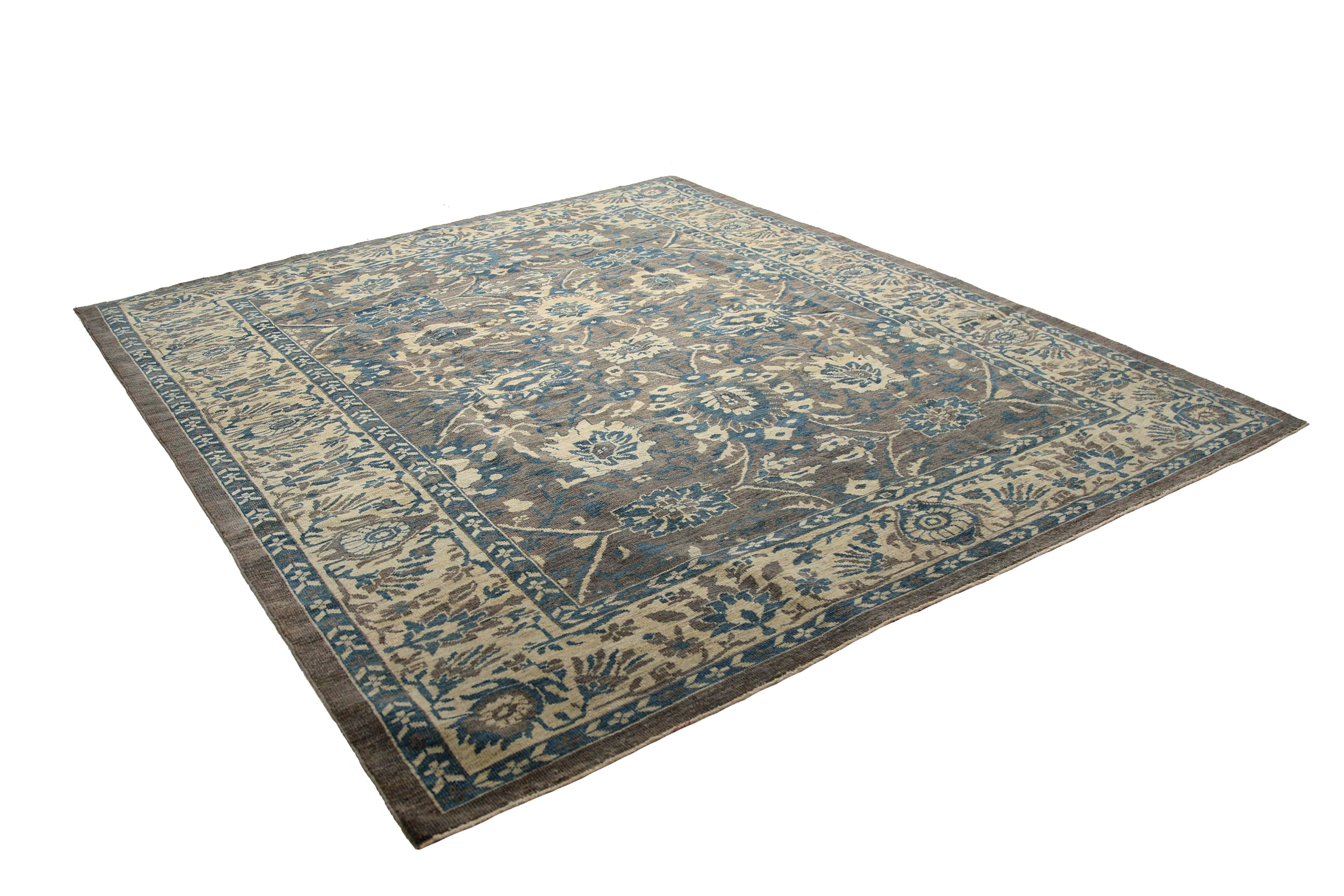 20th Century Luxurious Handmade Sultanabad Rug - Traditional Design, Blue, Grey, and Beige To For Sale