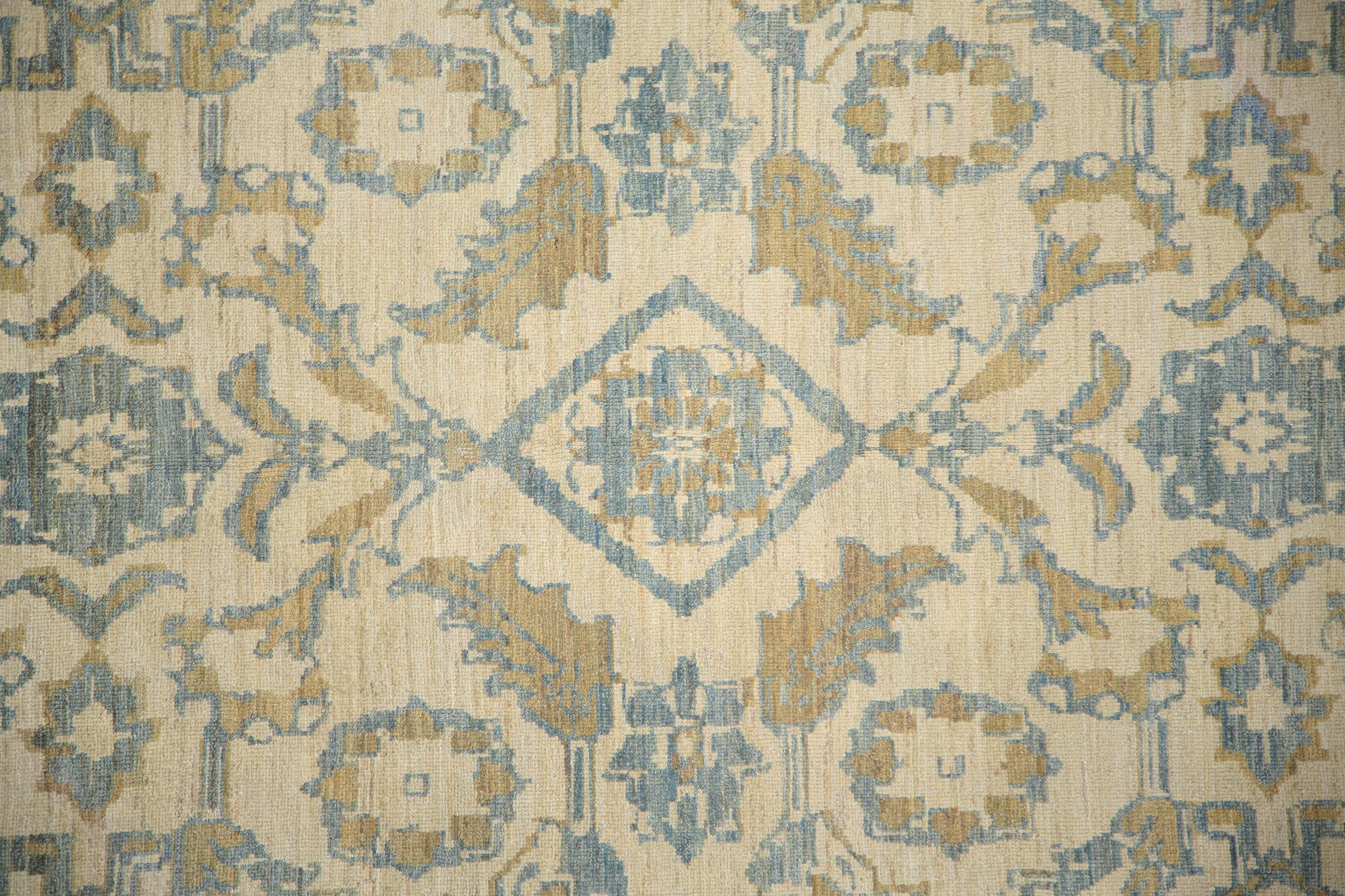 Tapis luxueux fait à la main Sultanabad, design transitionnel, bleu, vert et jaune en vente 5