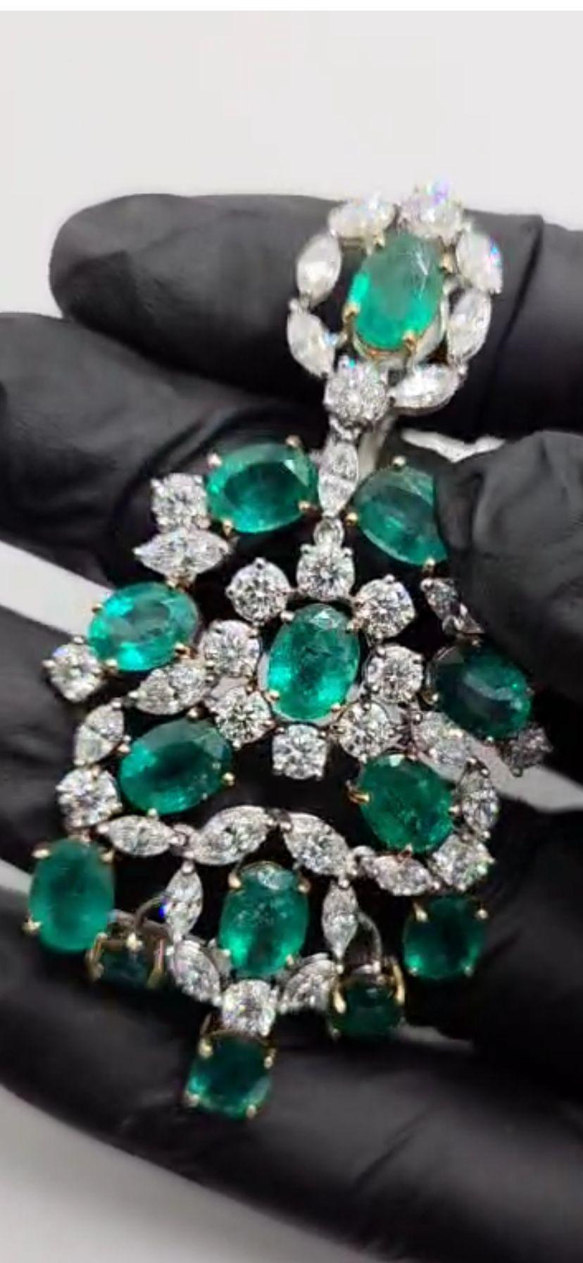Lujosos Pendientes Racimo Italianos de Oro Blanco de 7 cm con Esmeraldas de 30 ct Art Decó en venta