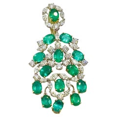 Boucles d'oreilles pendantes en forme d'émeraude