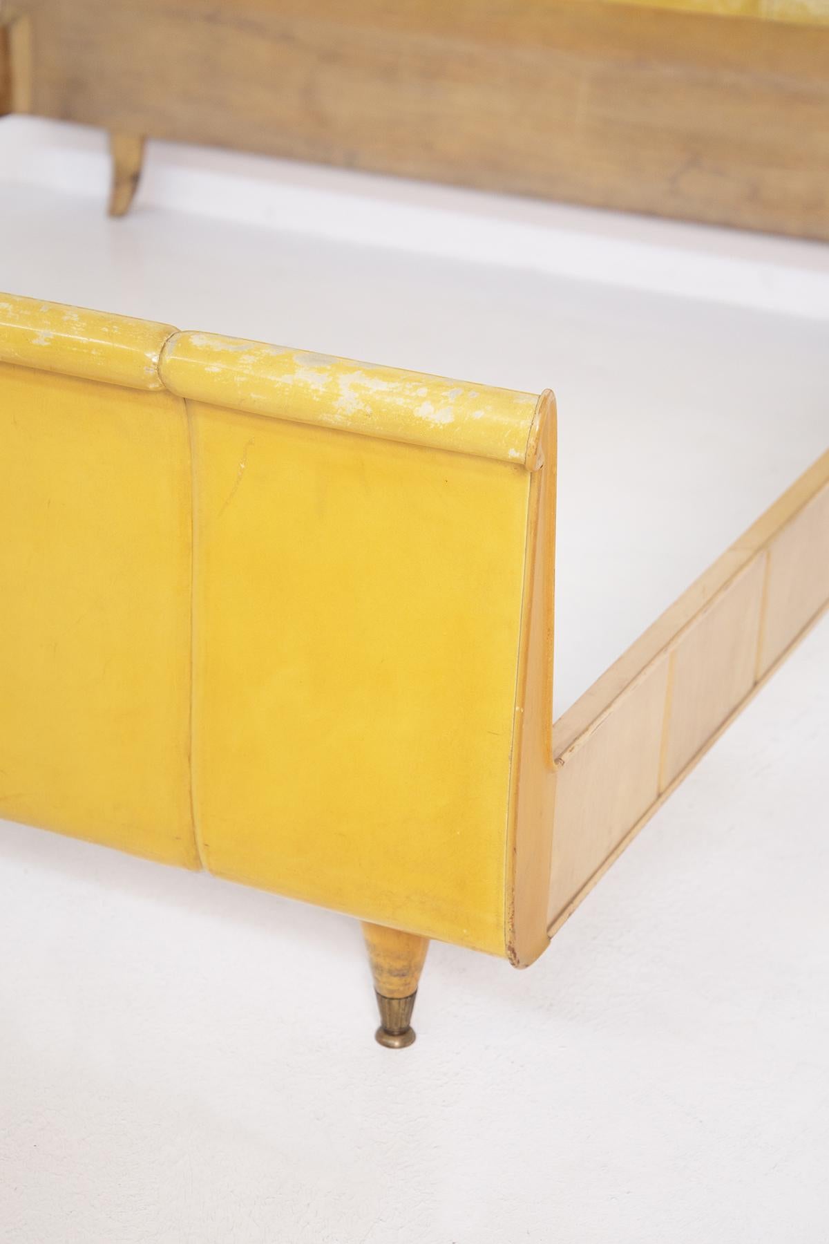 Luxurious Italian Bed in Yellow Parchment, Wood and Brass In Good Condition In Milano, IT