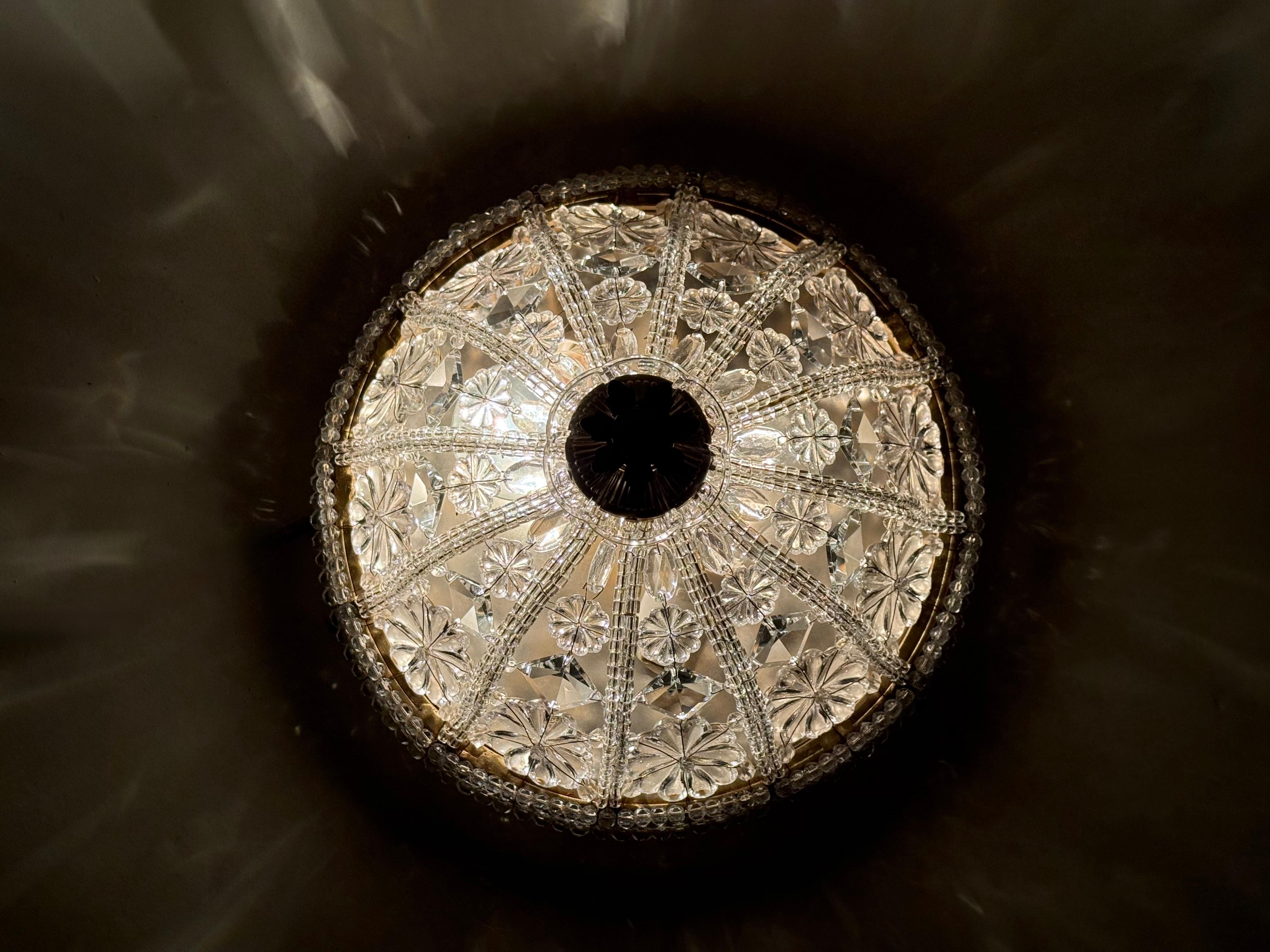 Lujoso empotrable de cristal de plomo con diseño floral estilo Hollywood Regency en venta 4