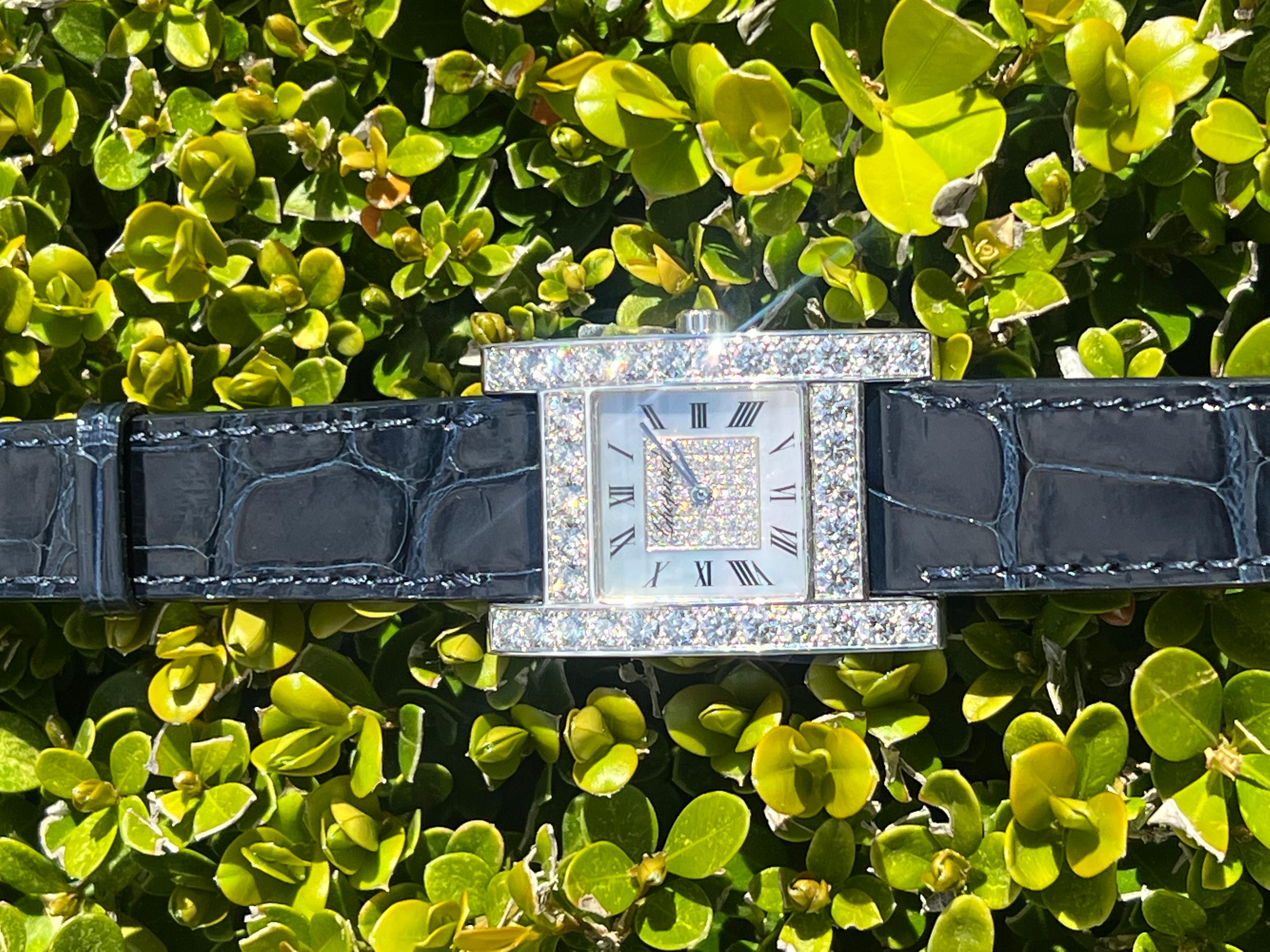 Contemporain Luxueuse montre Chopard neuve en or 18 carats avec cadran et lunette en diamants, pour femmes  en vente
