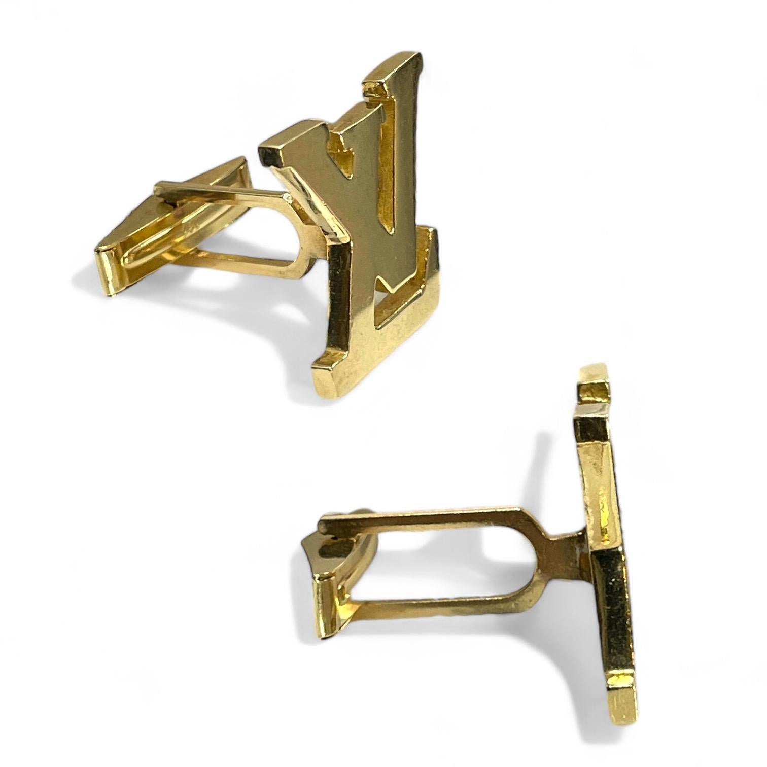 Lussuosi gemelli in oro giallo 14 carati con l'iconico Monogram 