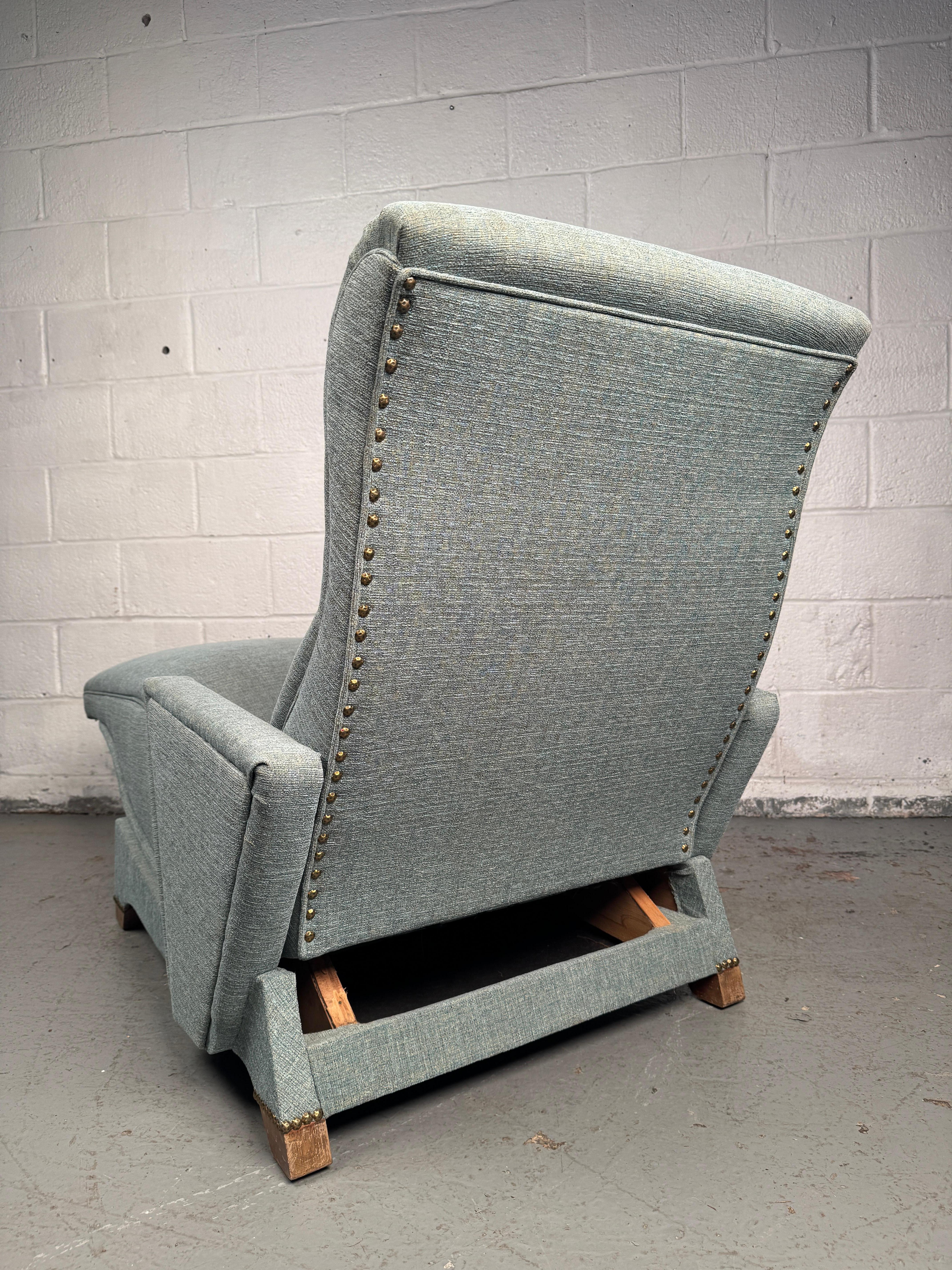 Luxuriöser Mid-Century Modern Lounge Chair im Zustand „Gut“ im Angebot in Brooklyn, NY