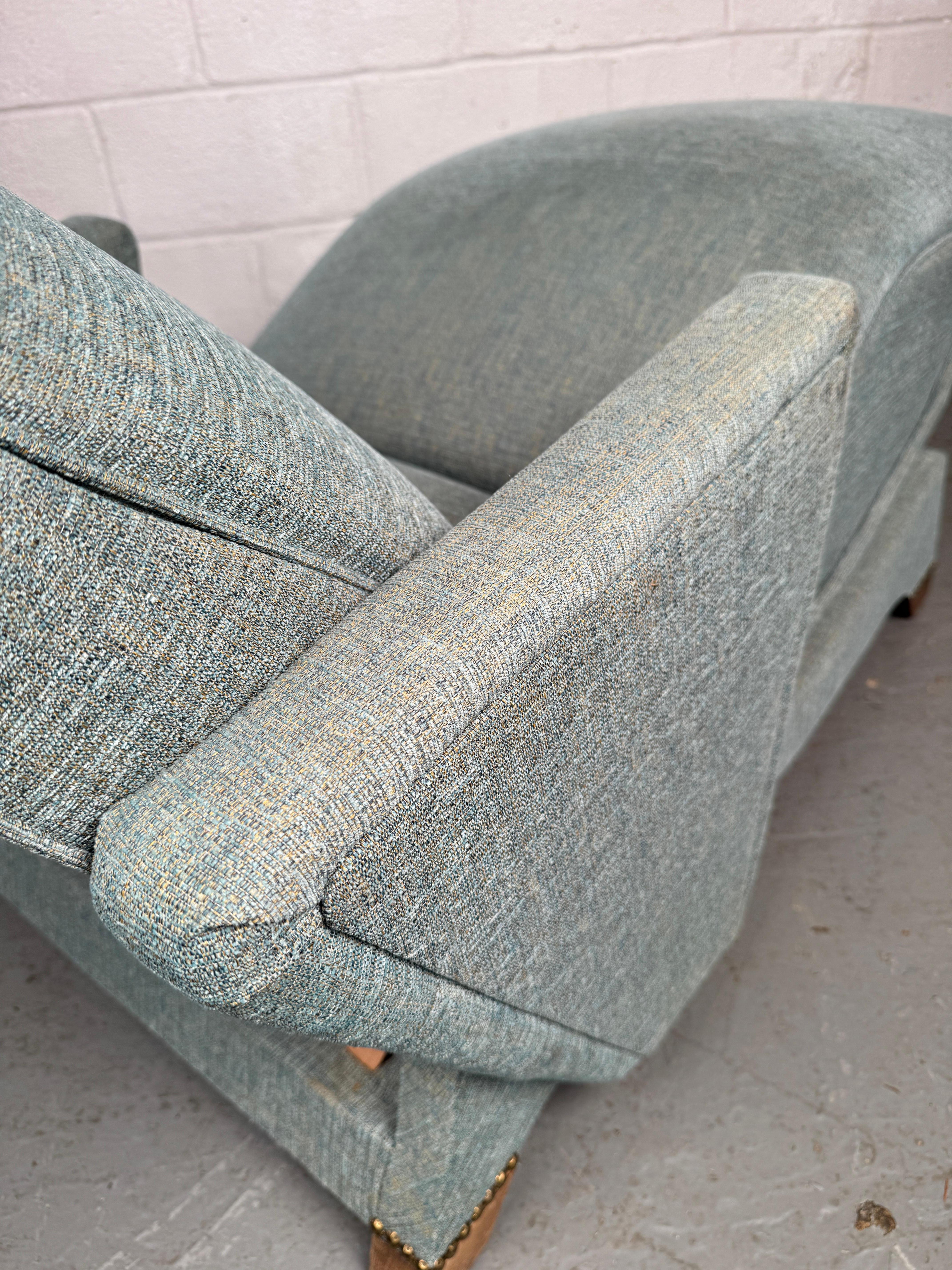 Luxuriöser Mid-Century Modern Lounge Chair (Stoff) im Angebot