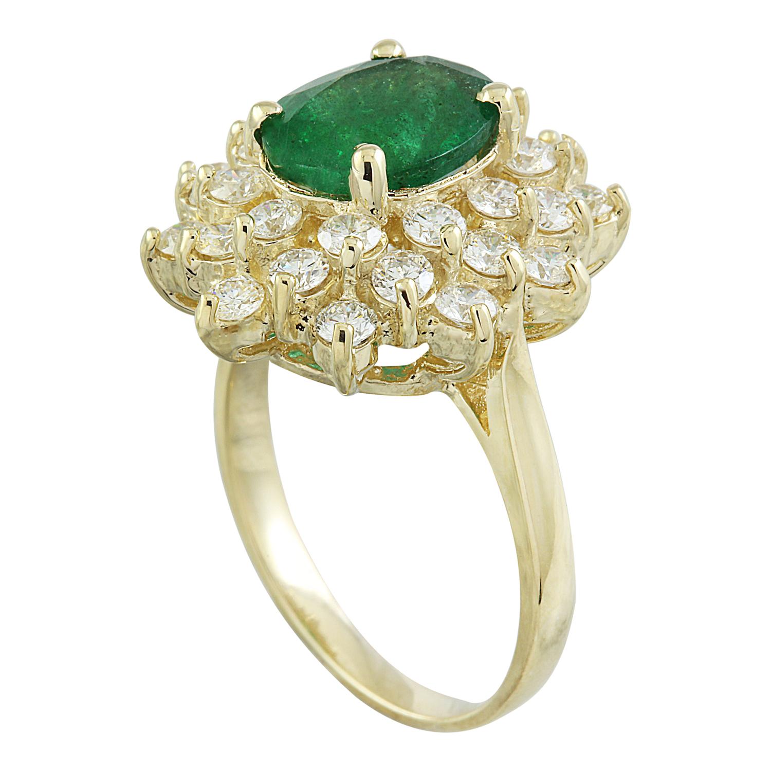 Modern Luxurious Natural Emerald Diamond Ring in 14K Solid Yellow Gold For Sale